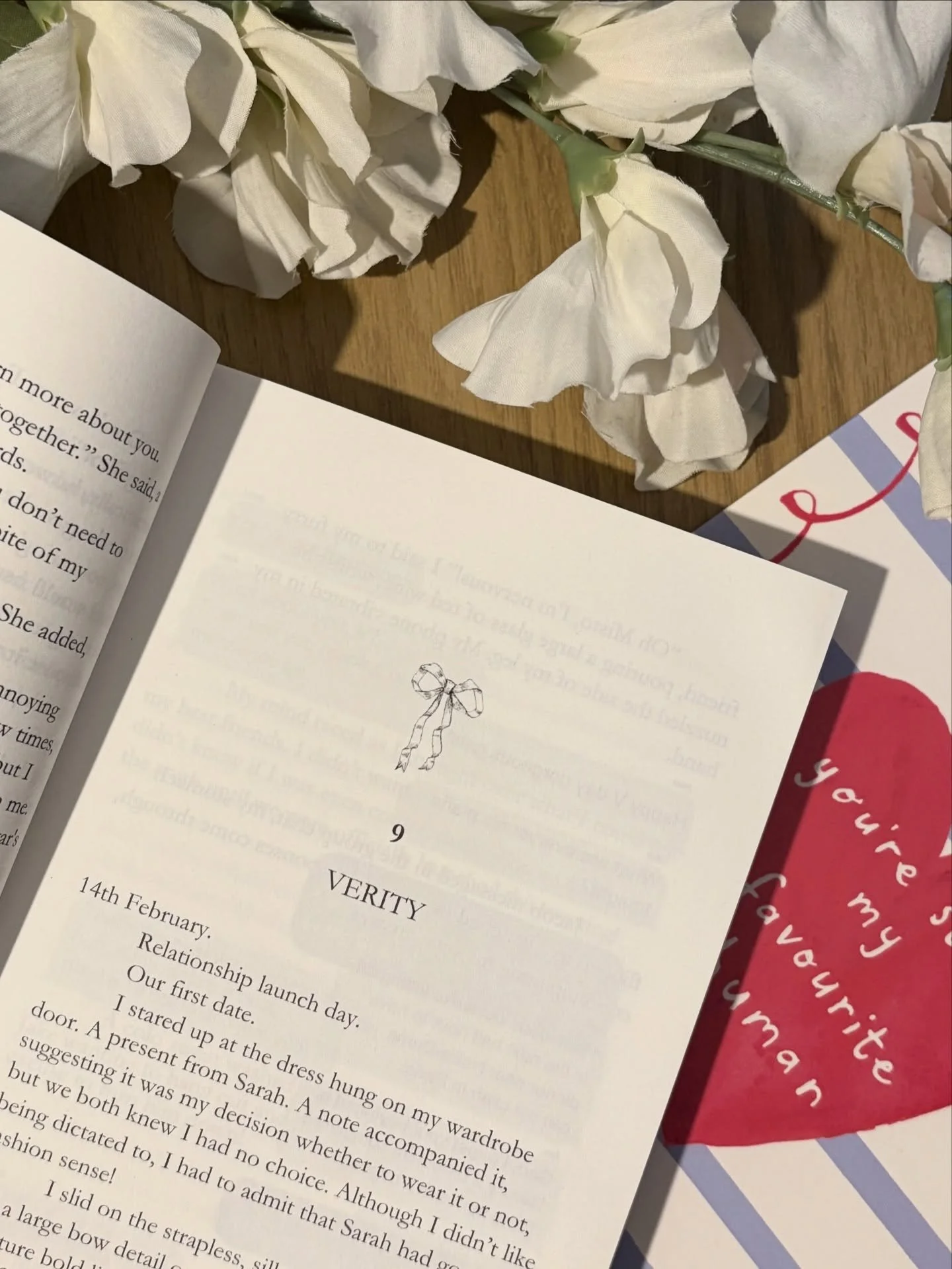 Happy Valentine&rsquo;s Day 💌
Nothing worse than when your first public date, with your dreamy costar that you&rsquo;re fake dating (and hate), is arranged for V day 🙃

#valentines #fakedatingtrope #enemiestoloverstrope #enemiestoloversbooks #spicy