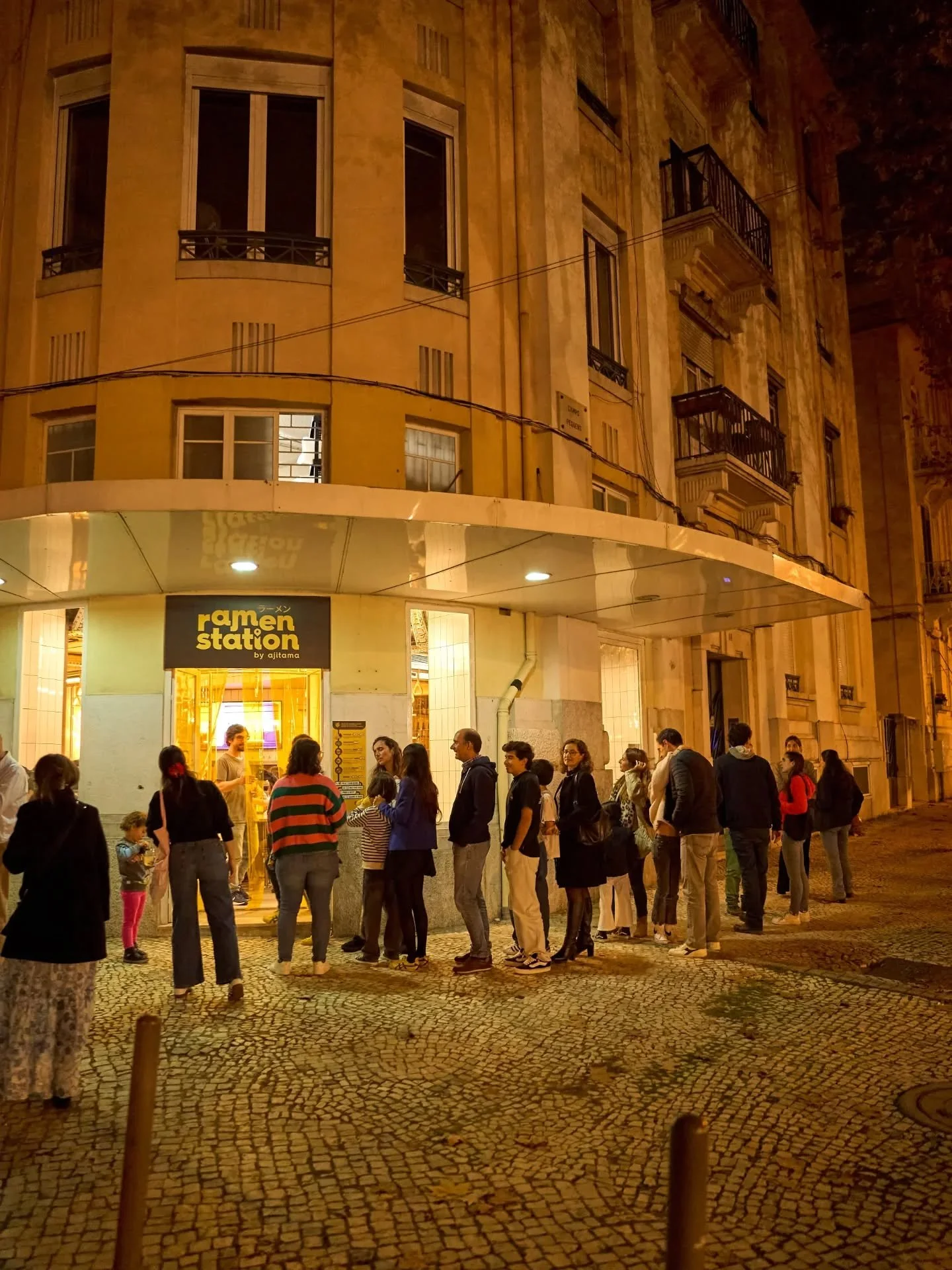 #TBT Campo Pequeno: H&aacute; um ano atr&aacute;s abrimos portas com o cora&ccedil;&atilde;o na m&atilde;o e o sonho a transbordar.
Lembramo-nos do cheiro dos caldos, da ansiedade boa, dos primeiros sorrisos&hellip; E daquele slurp que inaugurou tudo