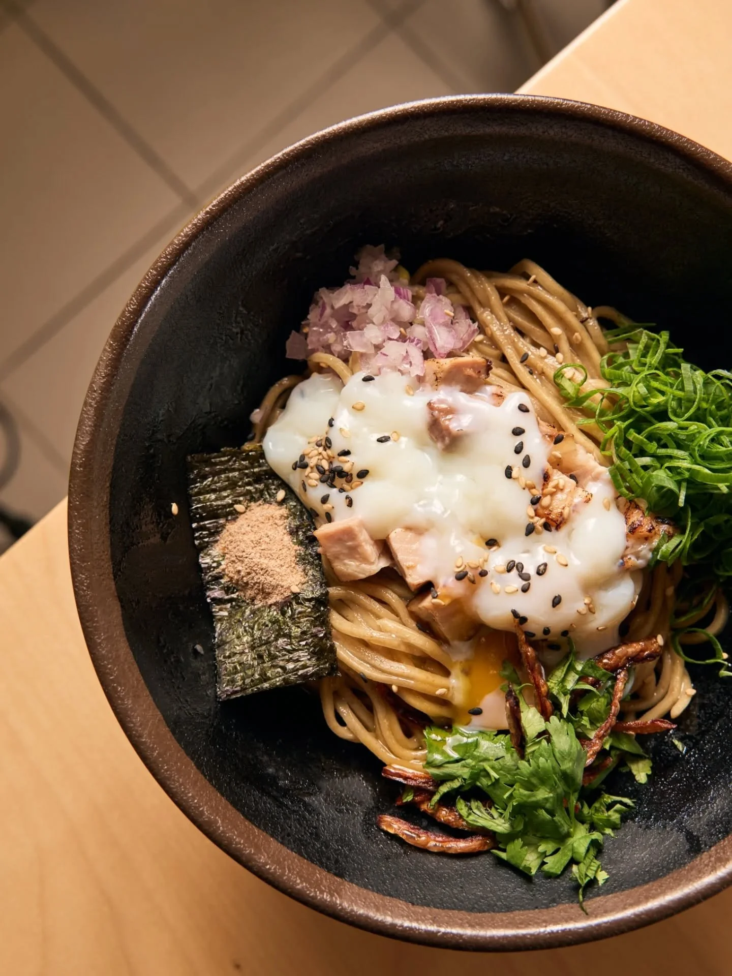 Enquanto uns ainda discutem qual o melhor ramen&hellip; h&aacute; quem j&aacute; esteja a misturar o Mazemen. E tu? 🍜👀

🚉 Esta&ccedil;&atilde;o do Campo Pequeno&nbsp;
📍Campo Pequeno, 12, Lisboa
Aberto todos os dias:
🕛 2&ordf; a Dom: 12h00-22h00
