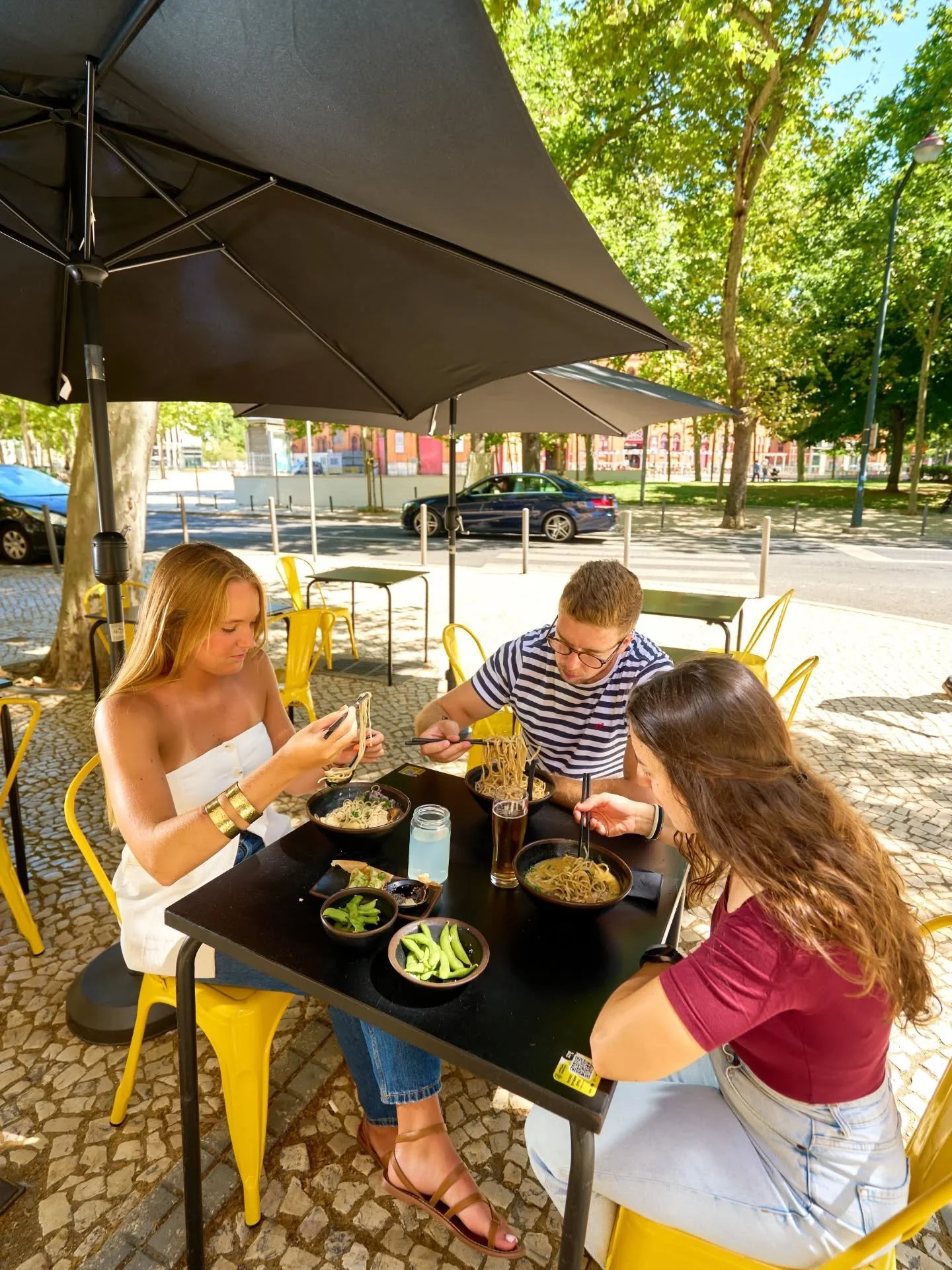 Sol, ramen e a mesa certa. O resto acontece sozinho. 🍜✨

🚉 Esta&ccedil;&atilde;o do Campo Pequeno&nbsp;
📍Campo Pequeno, 12, Lisboa
Aberto todos os dias:
🕛 2&ordf; a 6&ordf;: 12h00-15h00 | 19h00 - 22h00
🕛 S&aacute;b-Dom: 12h00-22h00

#EsplanadaLi