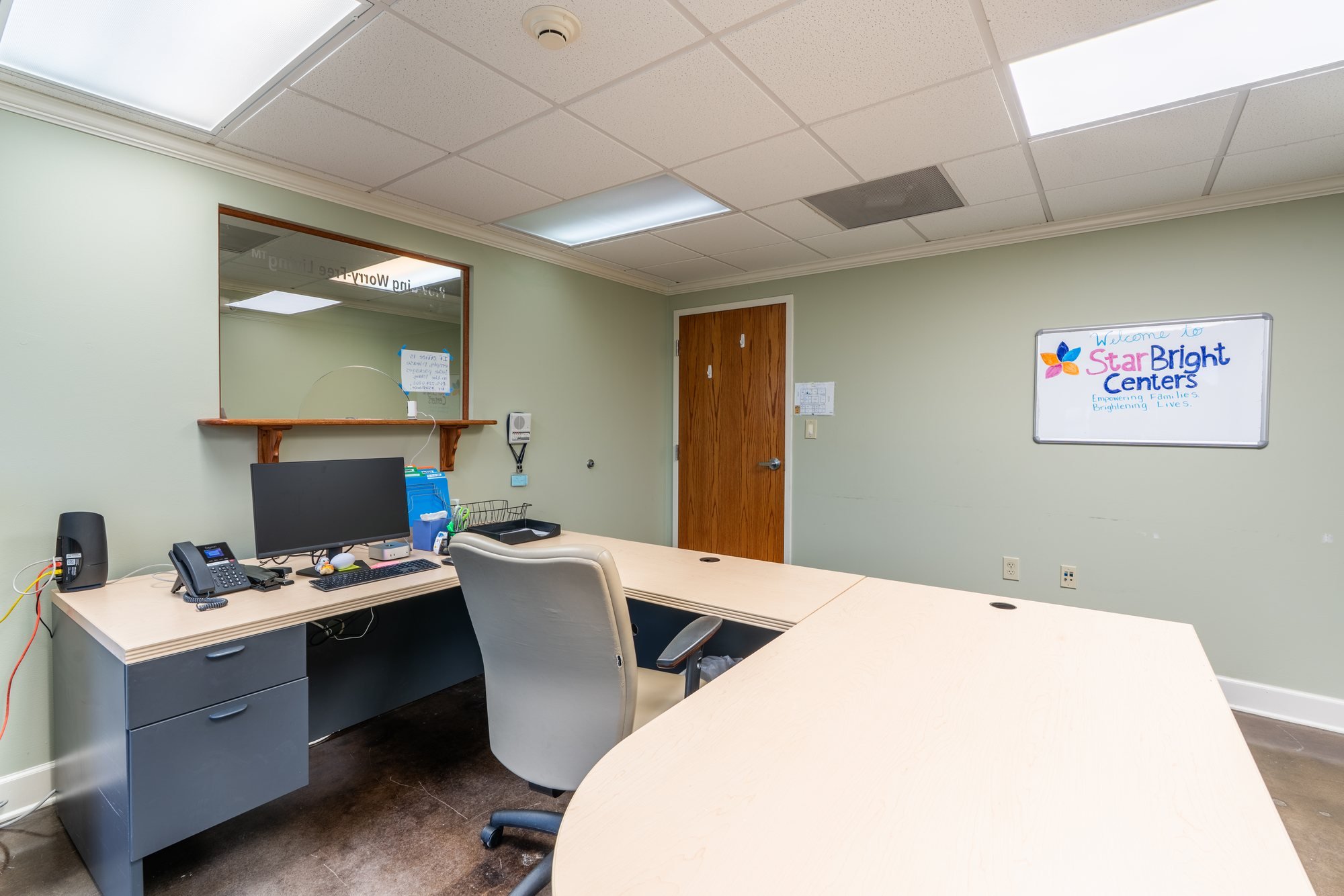 Front desk and welcome area at StarBright Centers in Maryville, TN