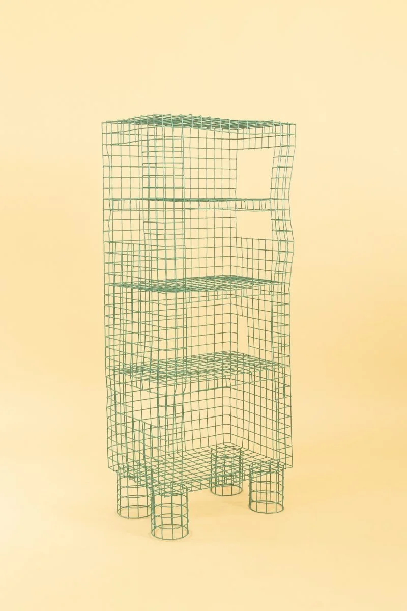 Wireframe model of a four-tier shelving unit with four circular legs against a plain yellow background.