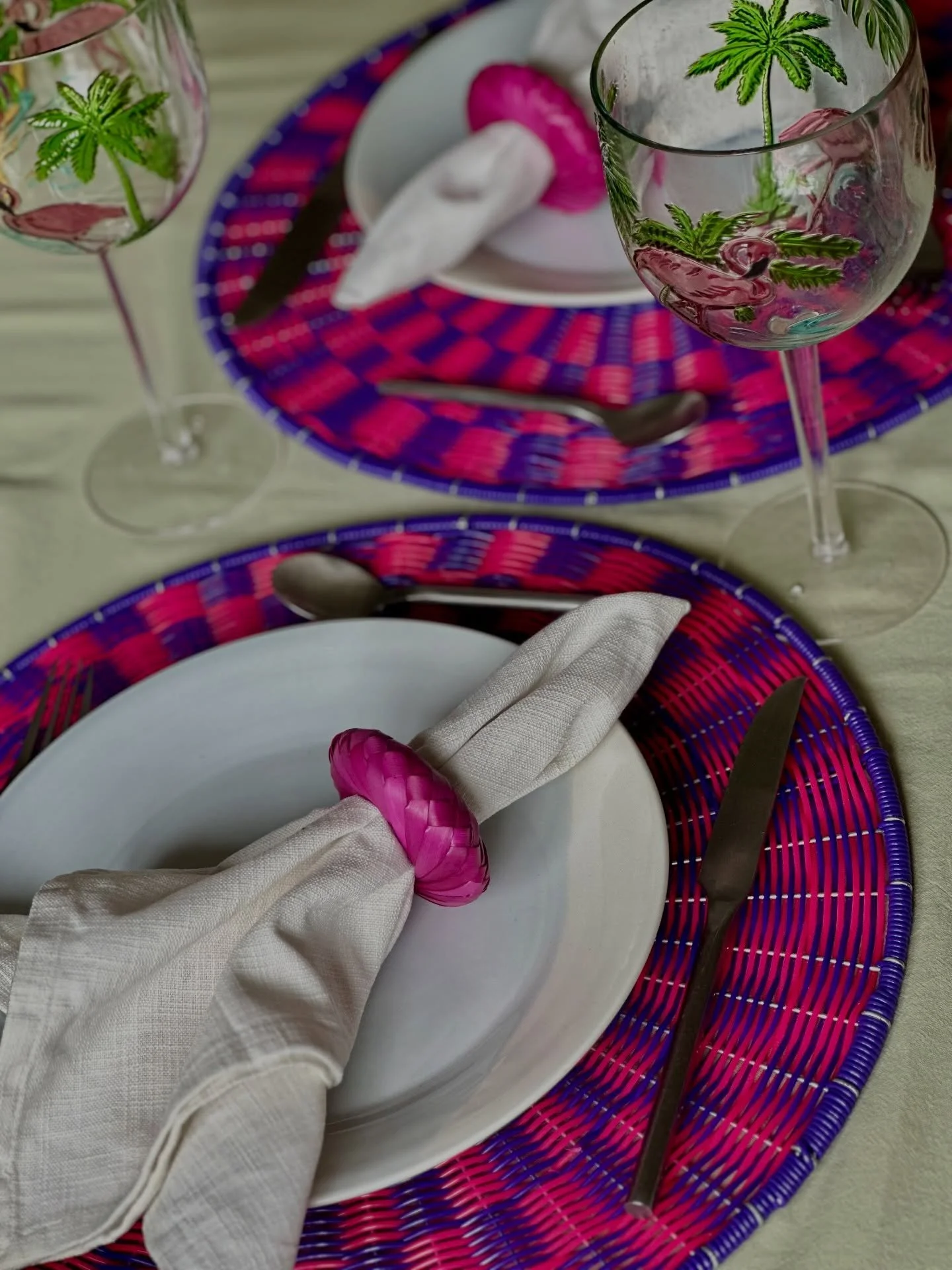 Wednesday dinner inspo 💜

Recycled plastic placemats and handwoven palm napkin rings.
Mid-week dinner just got an upgrade.

Shop via link in bio. ⬆️

#RootedInMexico #WednesdayVibes #TableSetting #MexicanCraft #HandwovenHome MadeInMexico