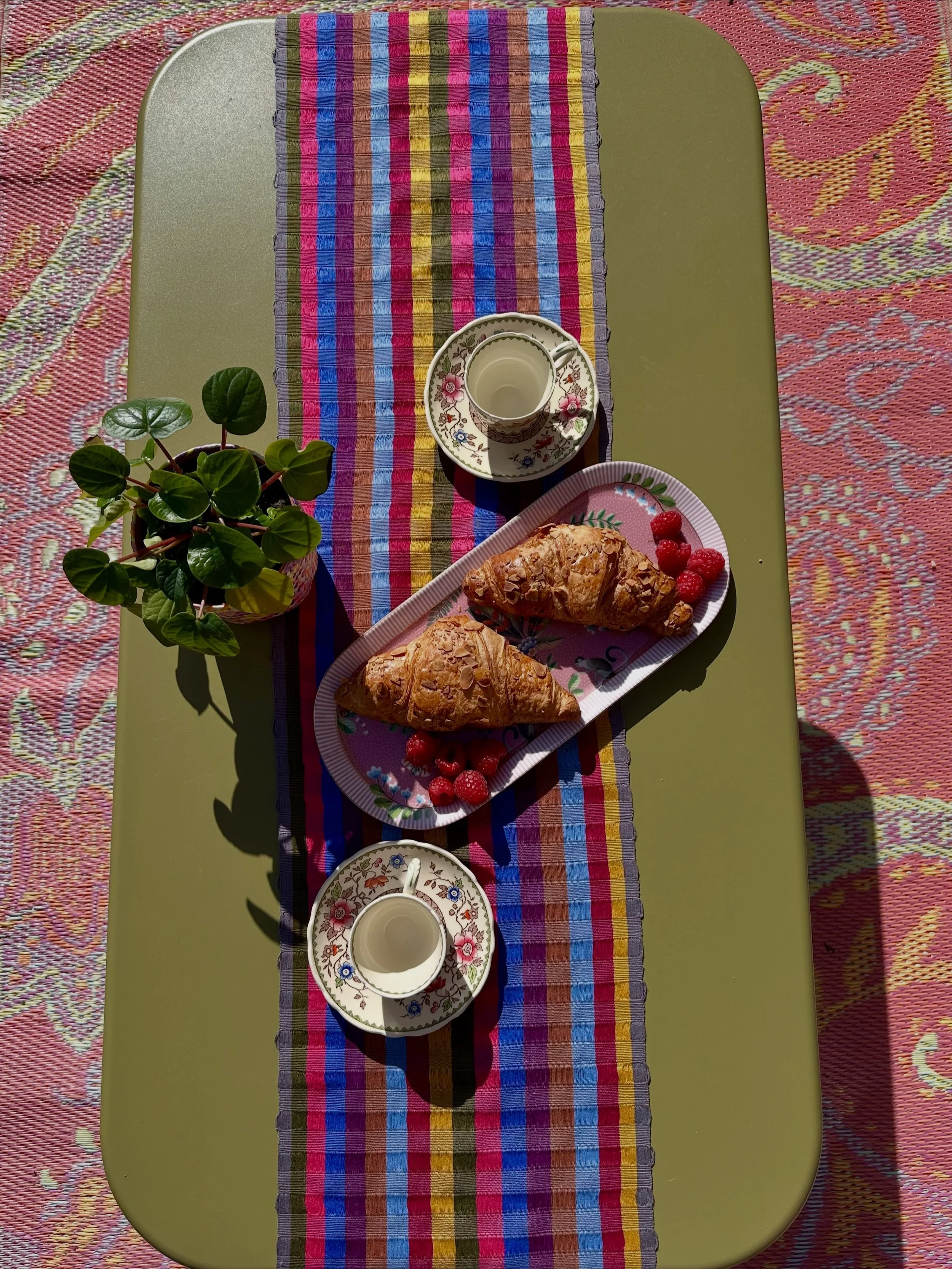 A piece of Mexico on your table. 

Backstrap loom table runner made by Pascuala in Chiapas and a handwoven recycled plastic plant pot made by Oliva in Oaxaca.

Every brunch deserves a little craft to make it nicer😍

Shop via link in bio. ⬆️

#Rooted