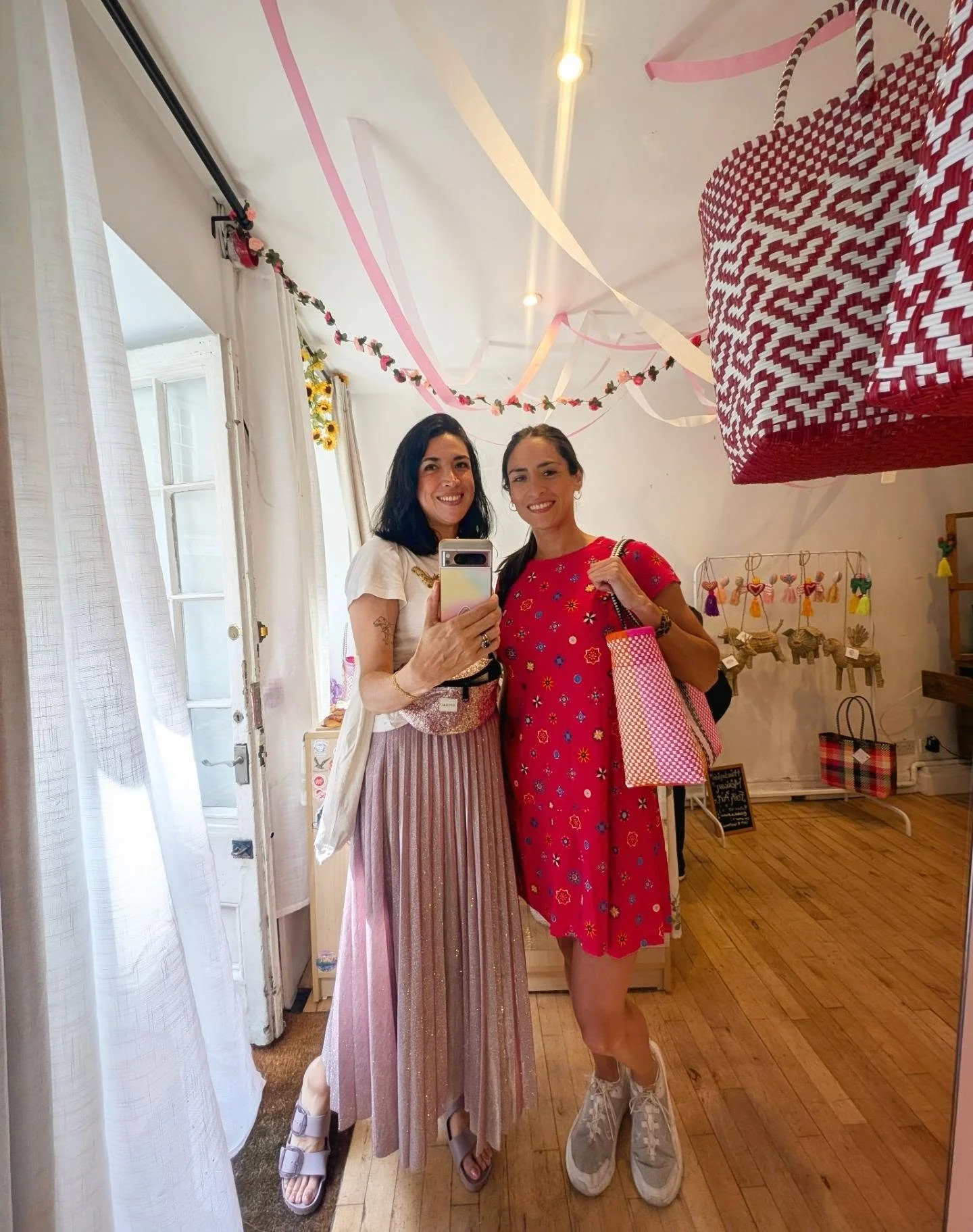 Come find a few of our pieces this weekend at @popup.stoodio, hosted by @you.andaye

We'll be alongside @growingwithtasha and @nadarstudio, with @you.andaye serving up delicious treats all weekend 🎂

Pop by, have a browse and grab a summer bag while