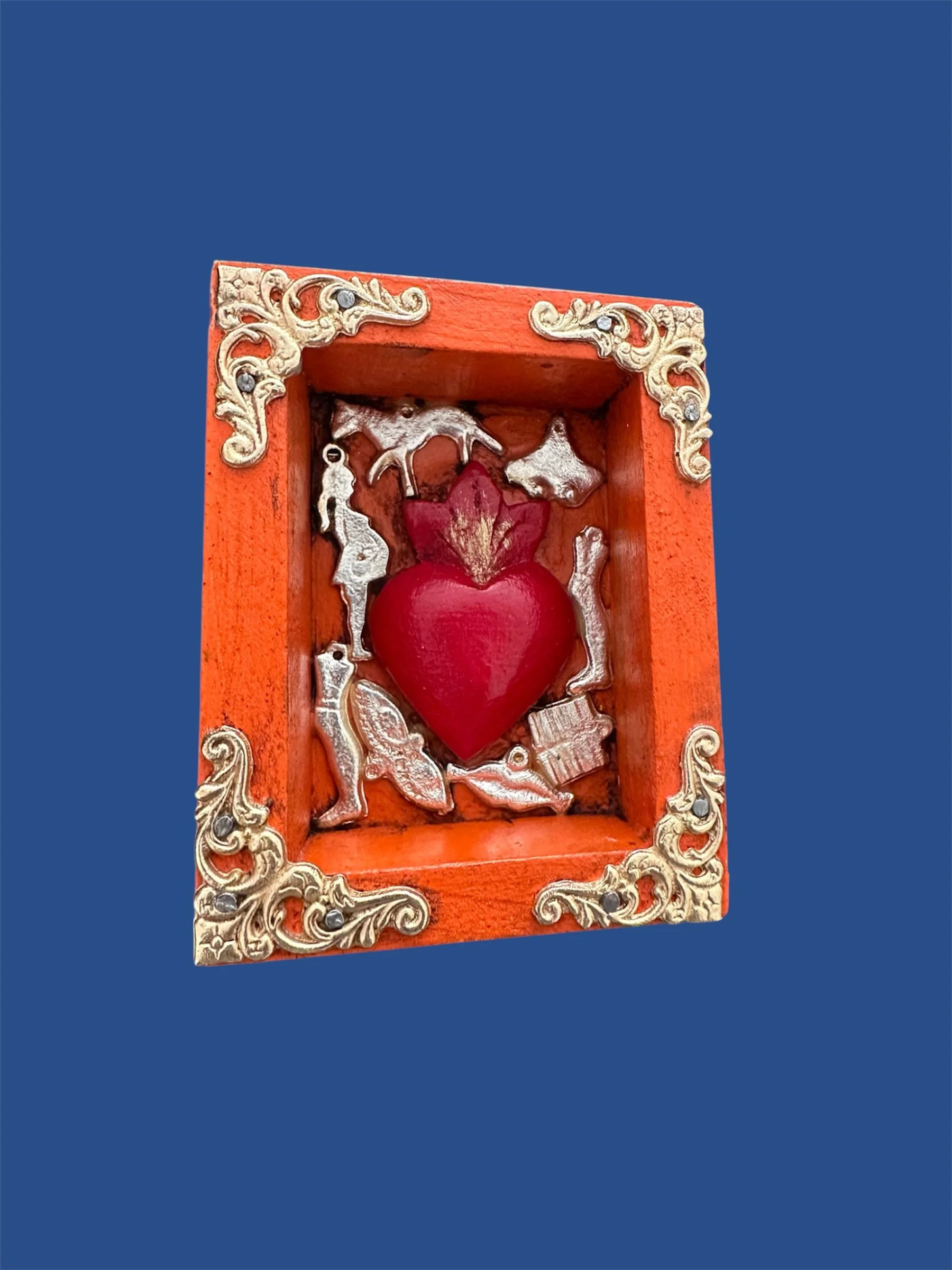 Mexican nicho with milagrito heart handcrafted in Mexico.