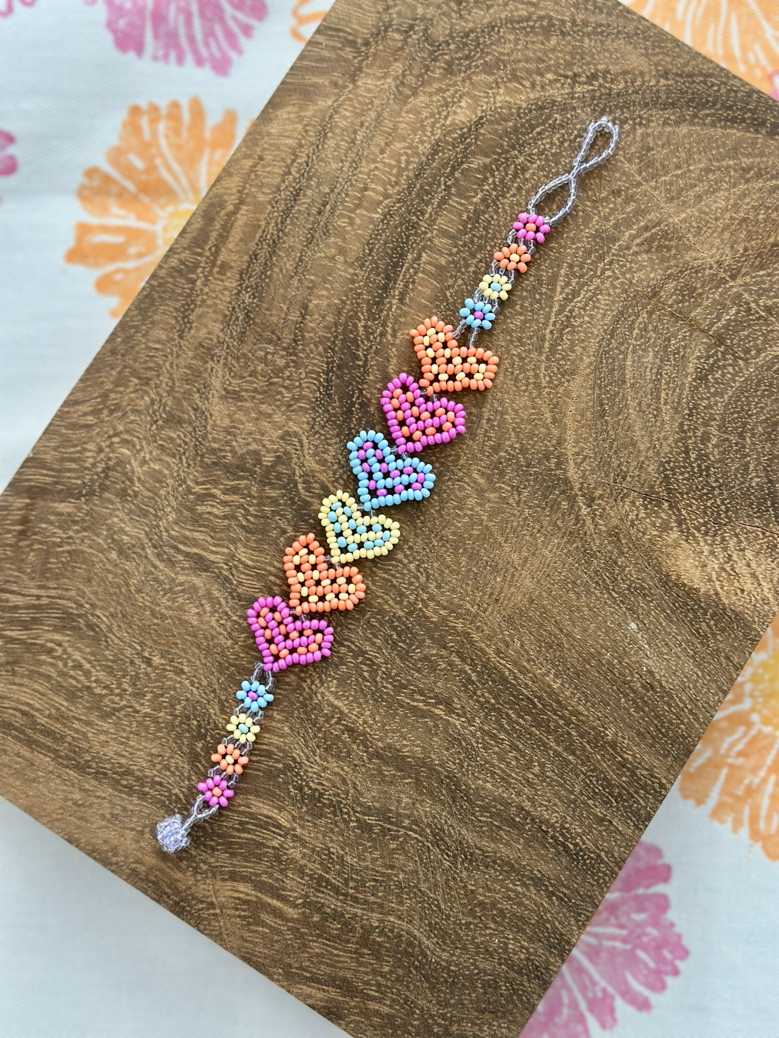 Pastels Handmade Otomí Beaded Bracelet with Hearts – San Pablito, Puebla