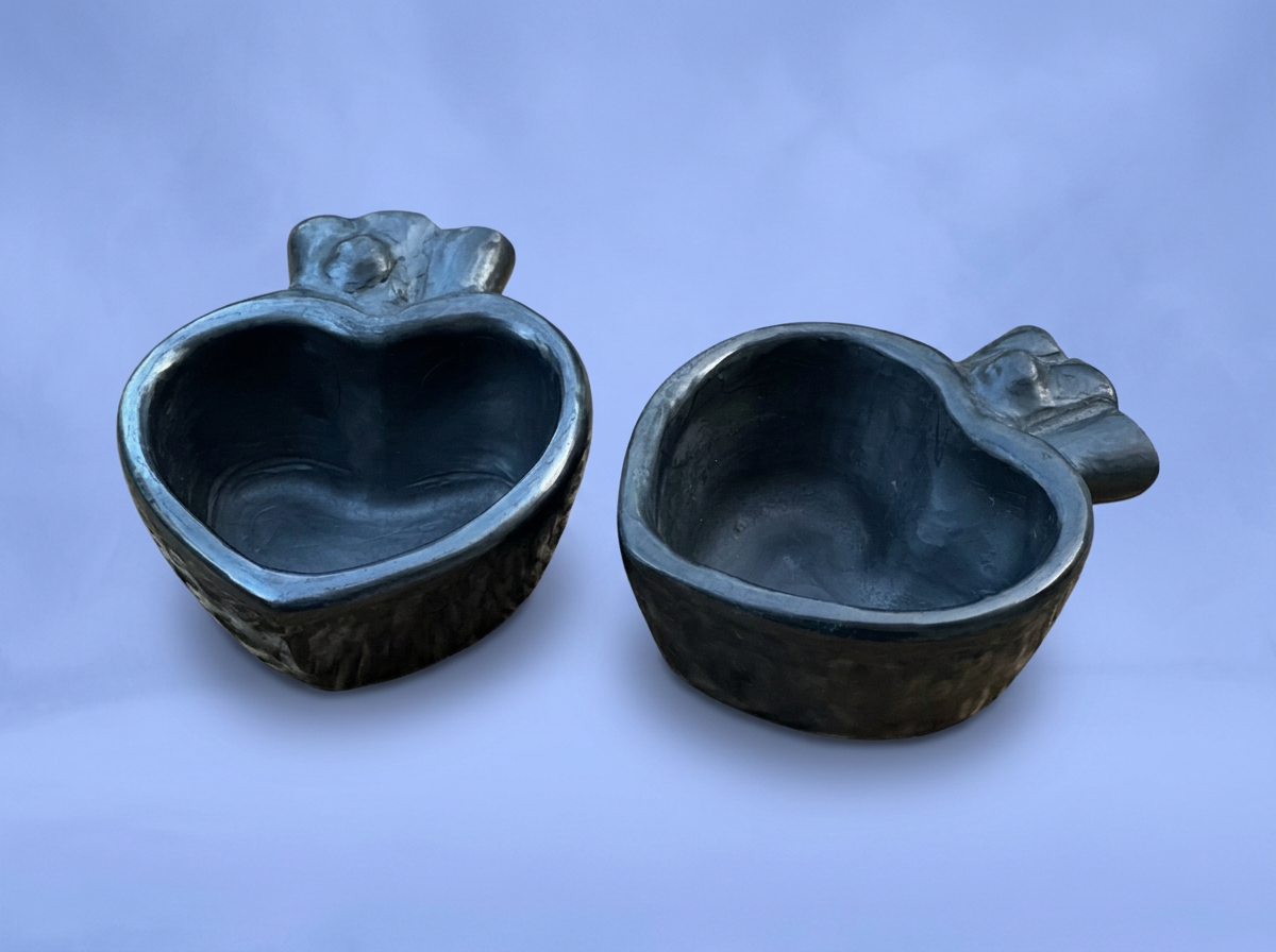 Barro Negro Heart-Shaped Mini Dishes (pair)