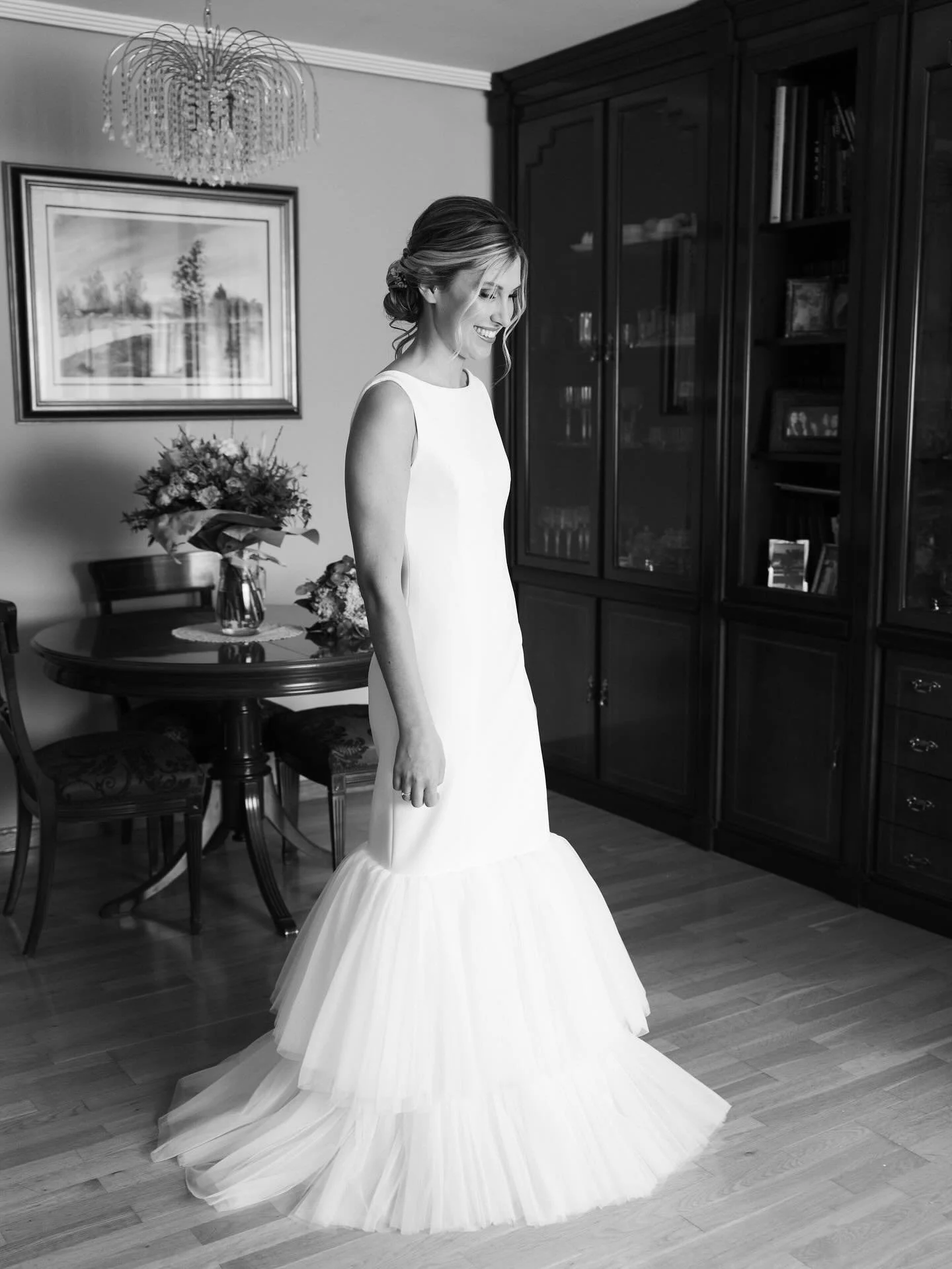 Los preparativos de Mar&iacute;a🌿

Vestido: @sophieetvoilabridal 
Flores: @nachobergaraoficial 
Maquillaje y peinado: @oliverygorettinovias 
Joyas: @joyeria.javierbernad