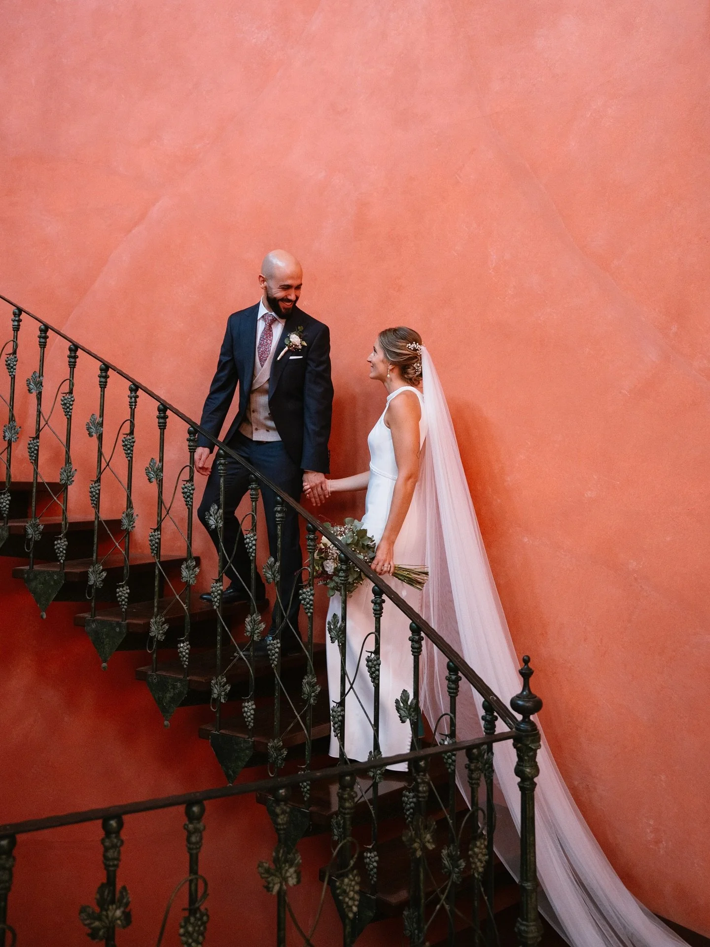 F y L en octubre

Finca: @vinedosrhey 
Vestido: @silviafernandezatelier 

#fotografiabodas #videoboda #bodas2025 #bodas2026 #weddingphotography #weddingphotographerspain