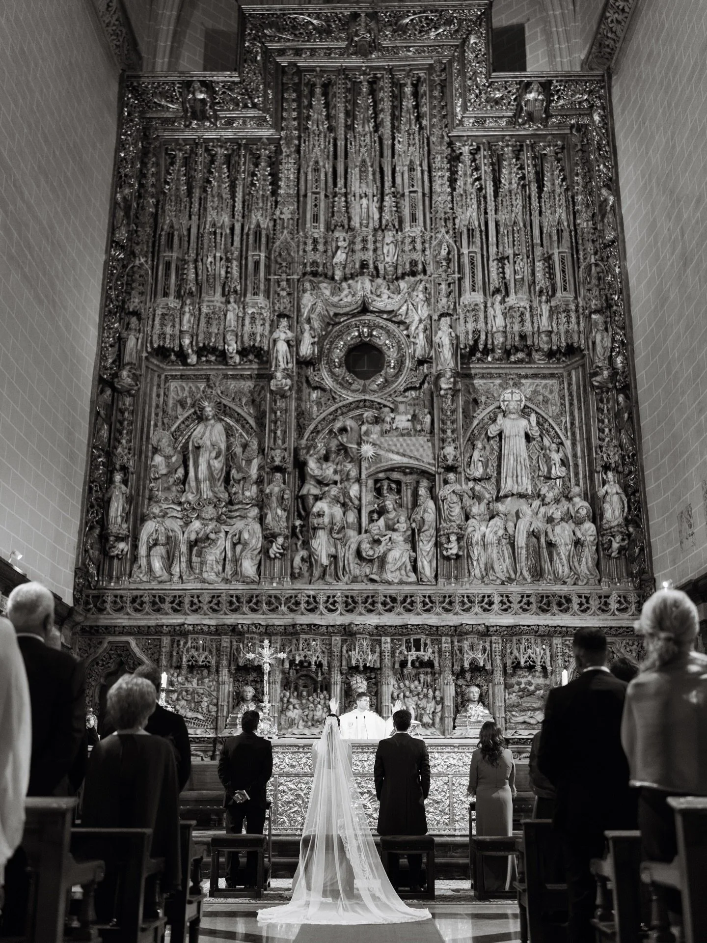 Una colecci&oacute;n de recuerdos en blanco y negro de la ceremonia de Mar&iacute;a e Iv&aacute;n en La Seo🖤

#fotograf&iacute;adeboda #fotografadebodas #zaragoza #2027weddings