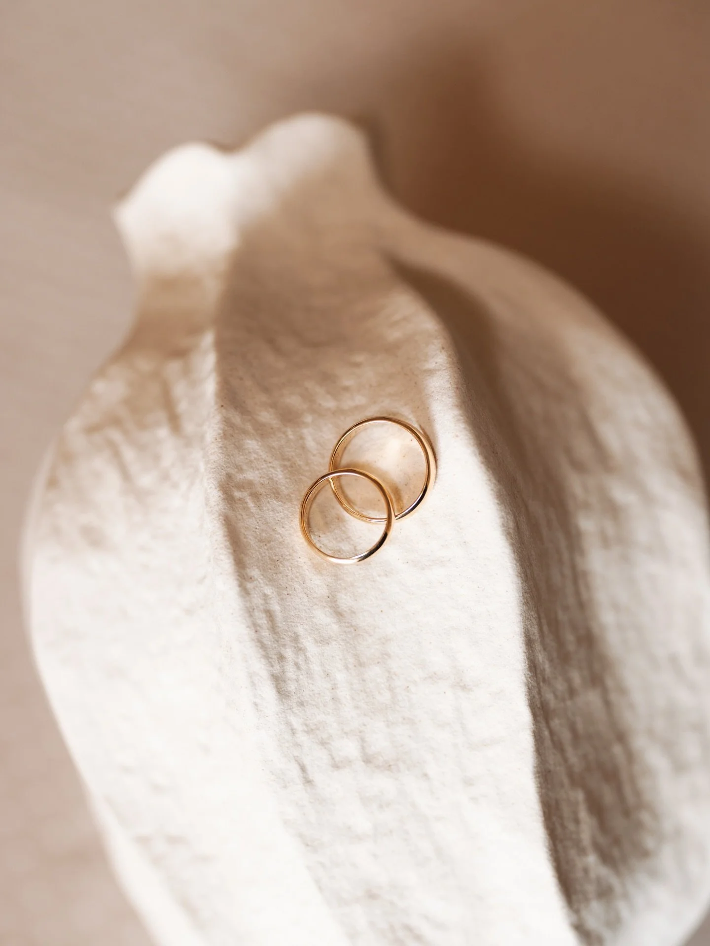 Los anillos.

#fotografiadeboda #bodas2026 #bodas2027