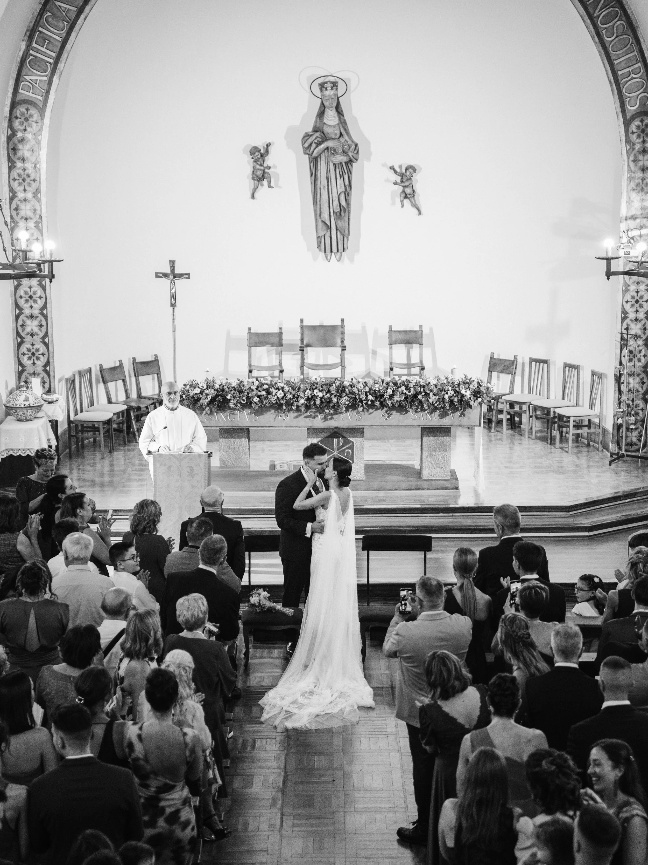 Nos encanta este momento tan bonito que captamos durante la ceremonia de Patricia y V&iacute;ctor✨

#fotografiadeboda #fotografodebodas