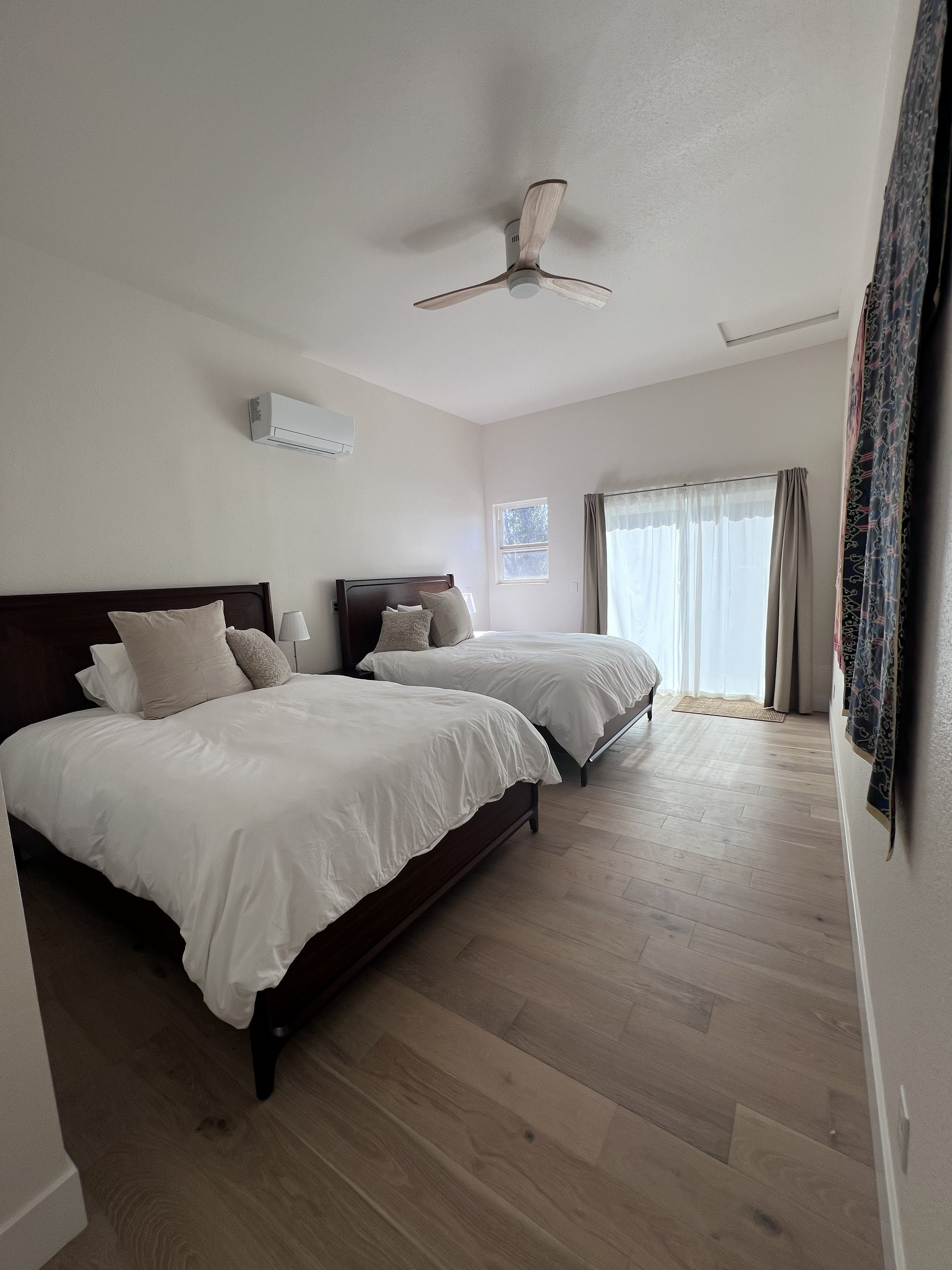 Fox Bedroom 2 queen beds