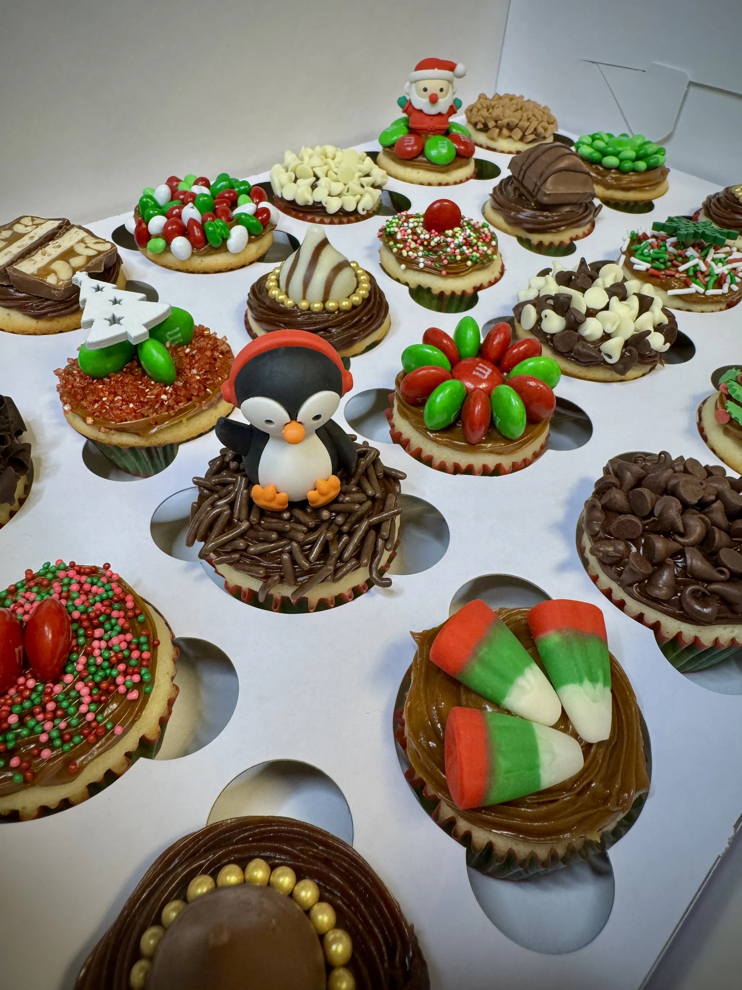 24 christmas mini cupcakes box