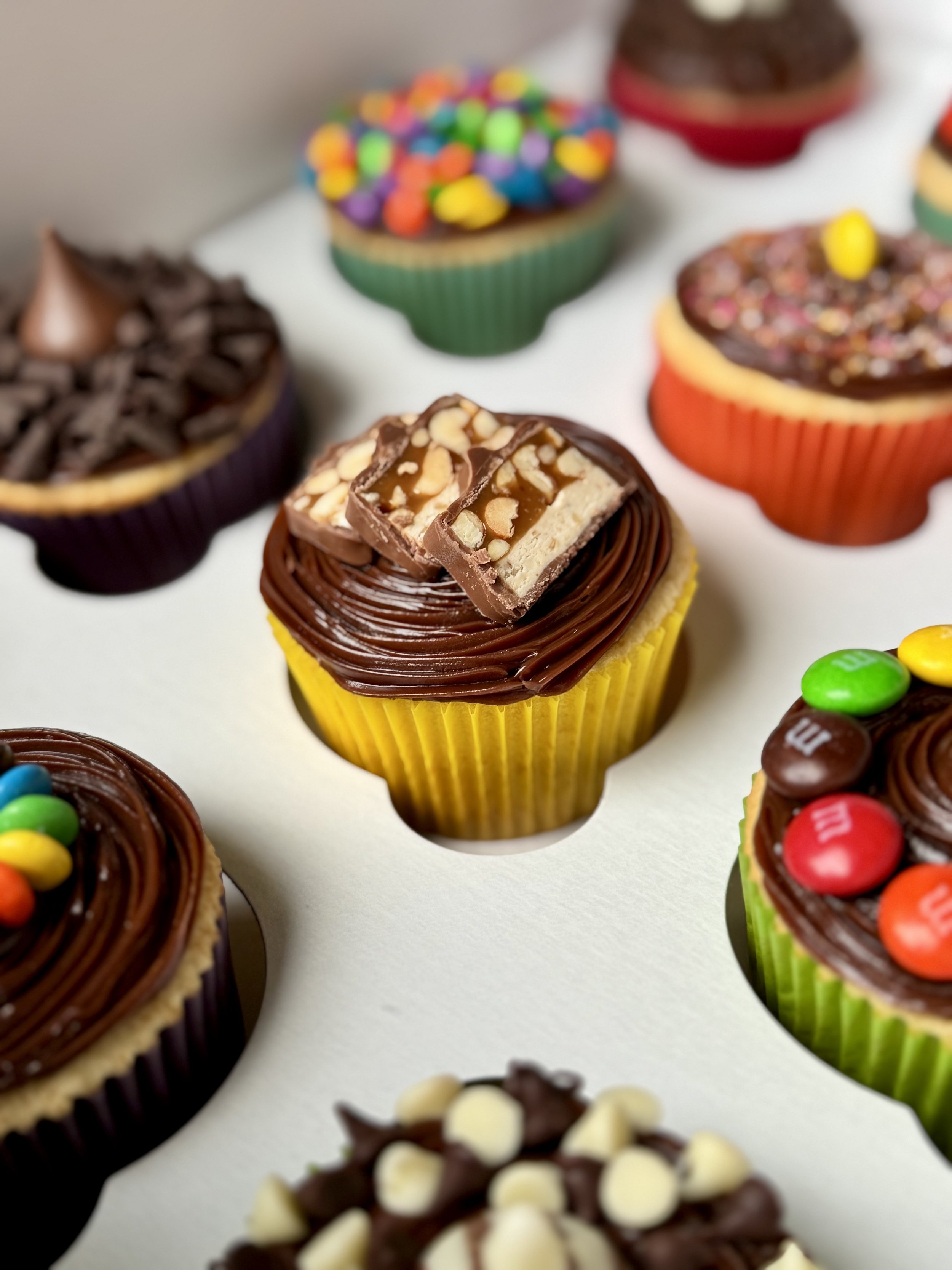 Assorted classic cupcakes, box of 12