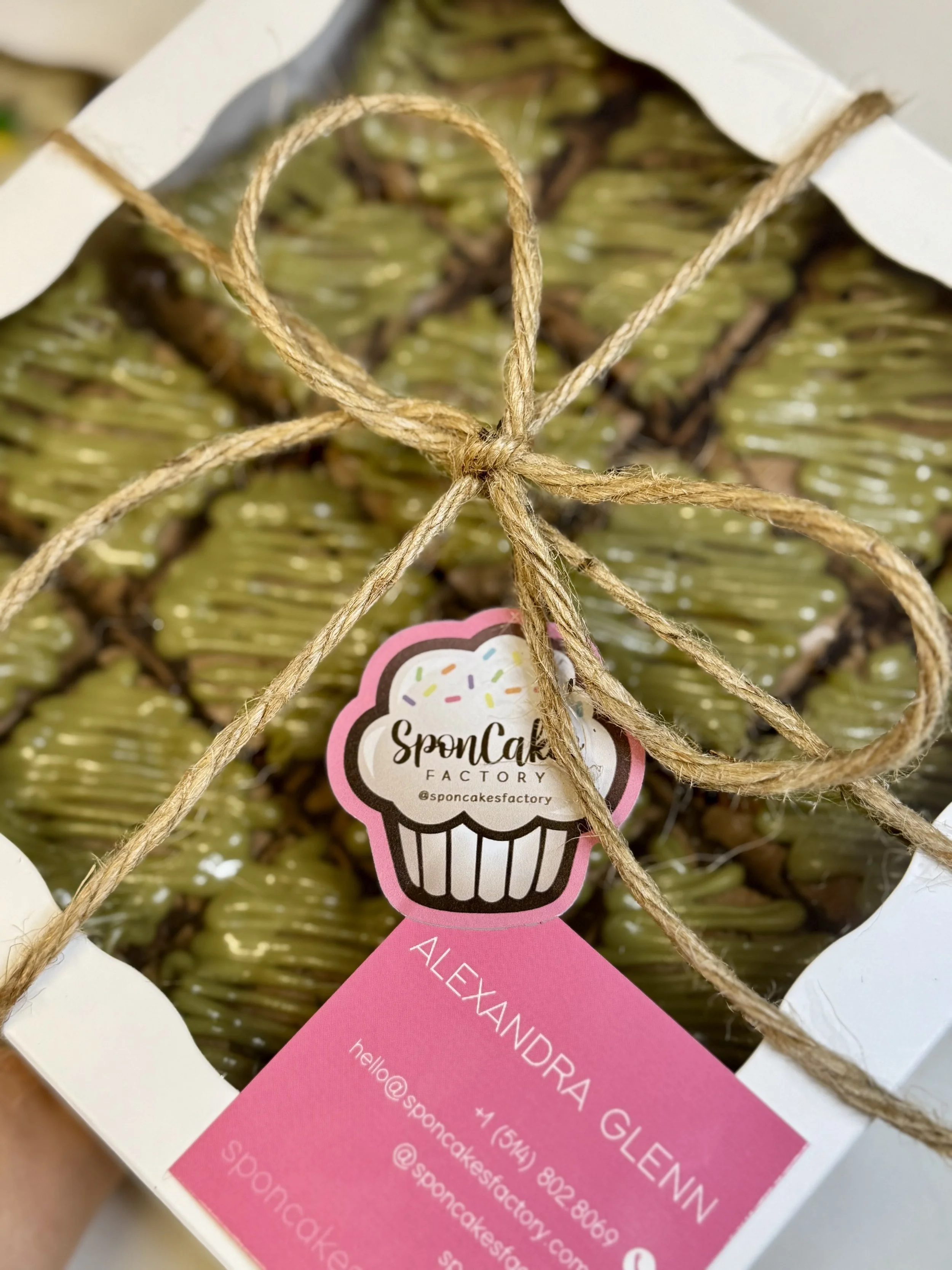 Brownie pistachio frosting box