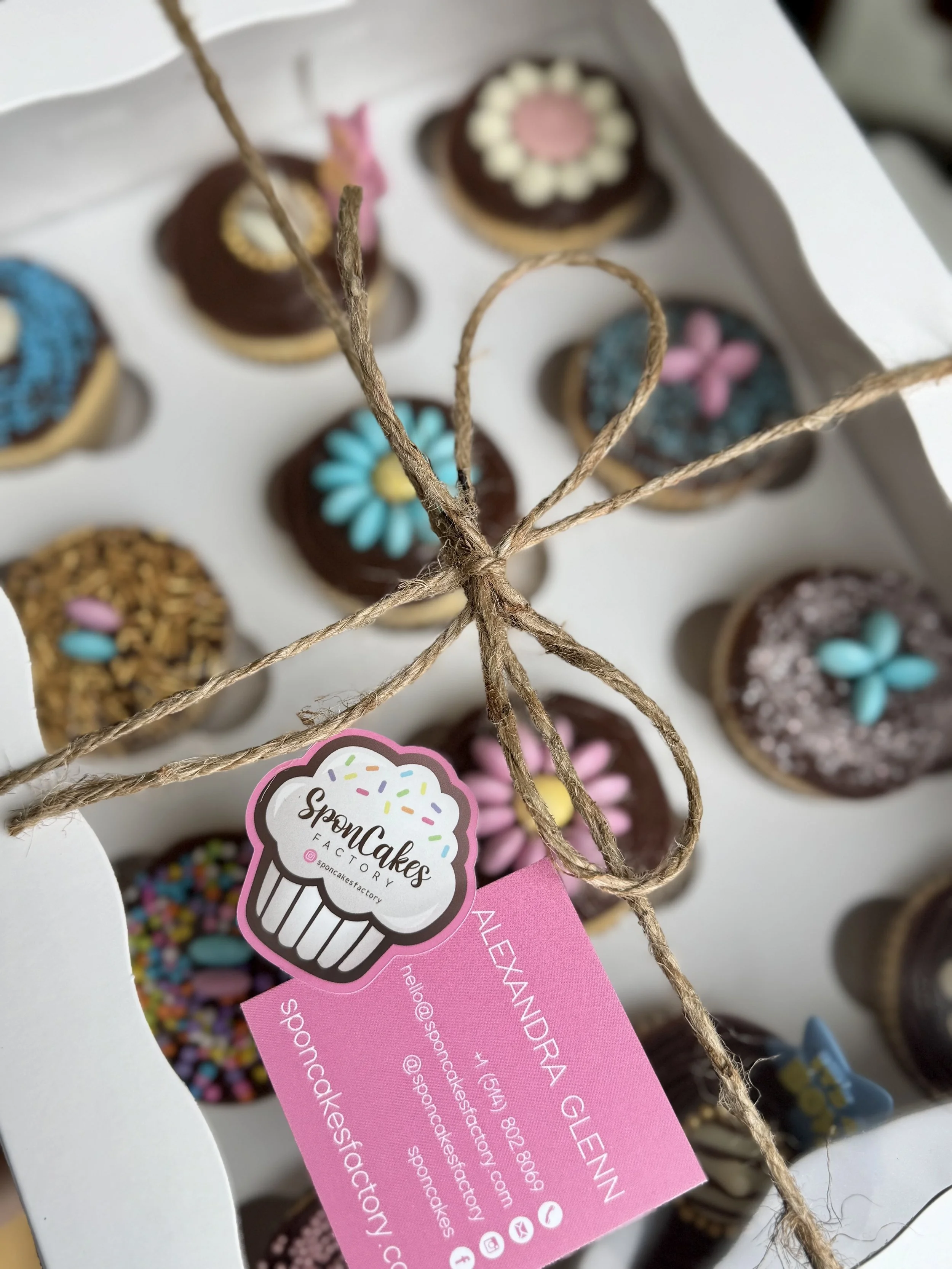 12 Gender reveal classic cupcakes