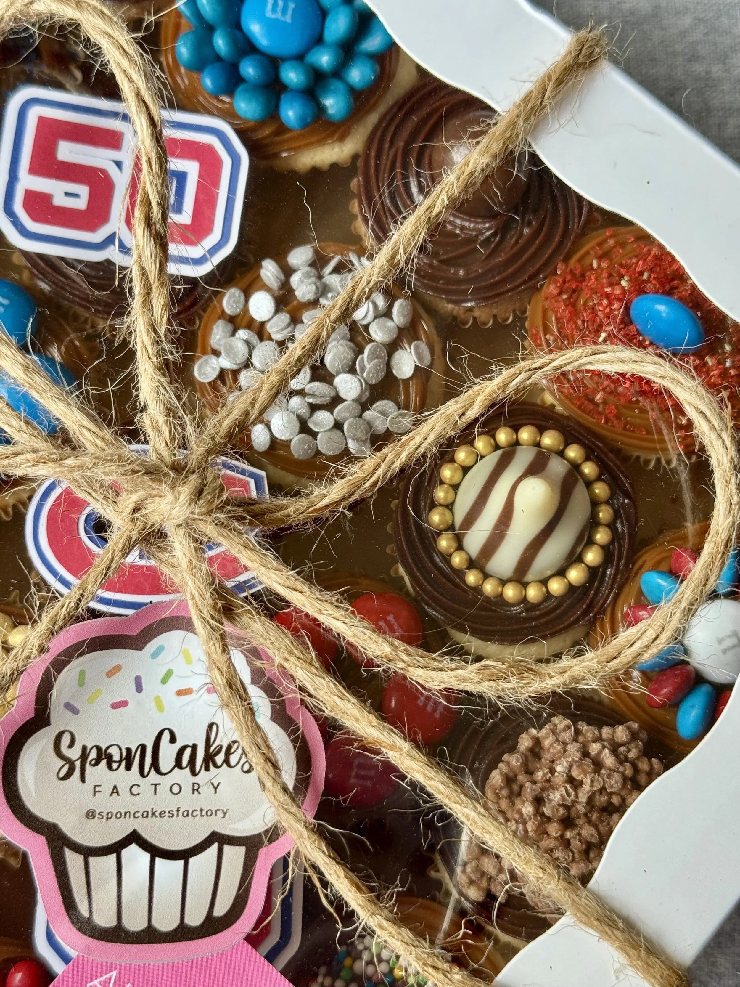 Custom 25 mini cupcakes Montreal Canadiens Box