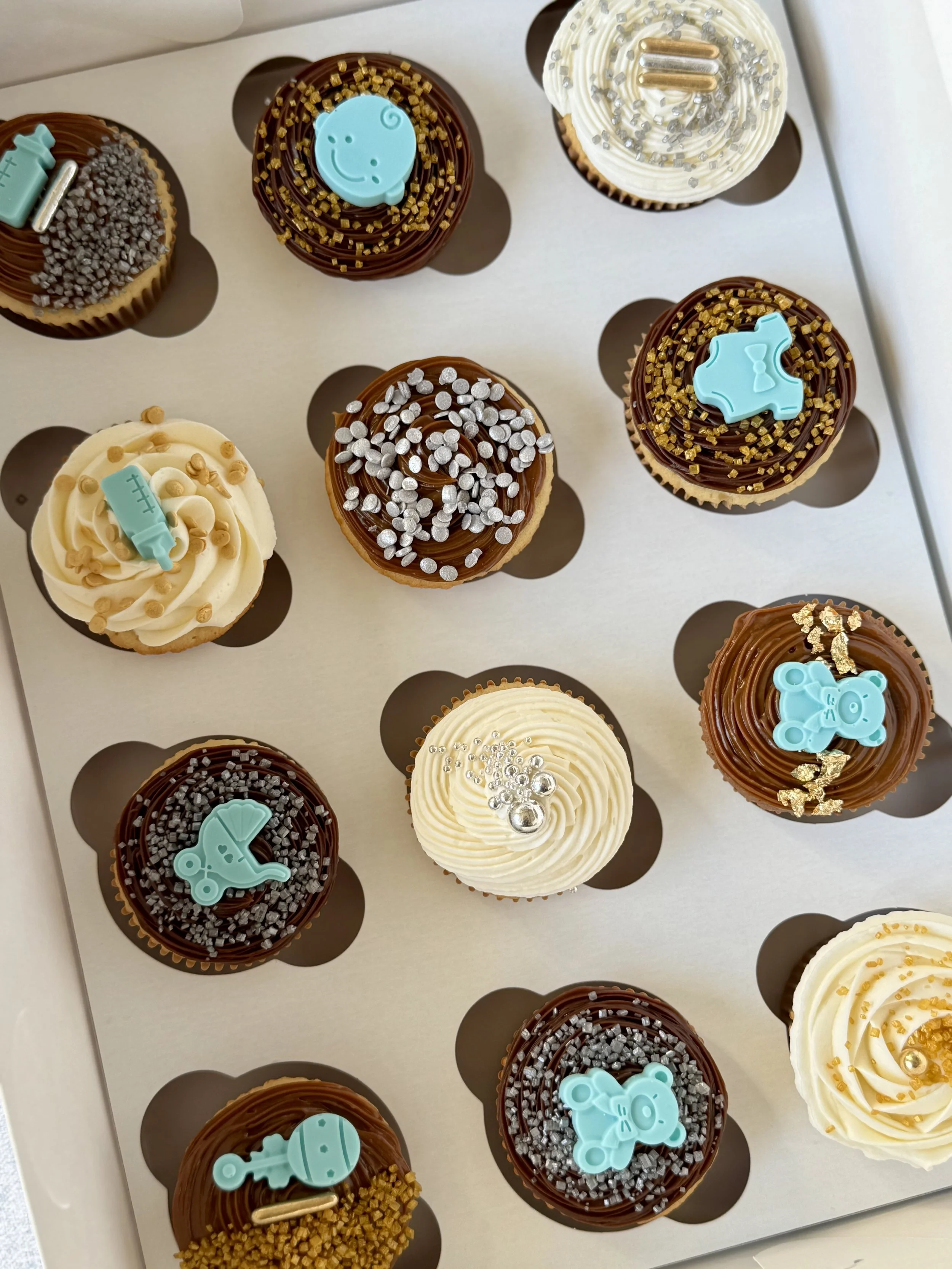 12 Elegant cupcakes for a baby boy event in Montreal