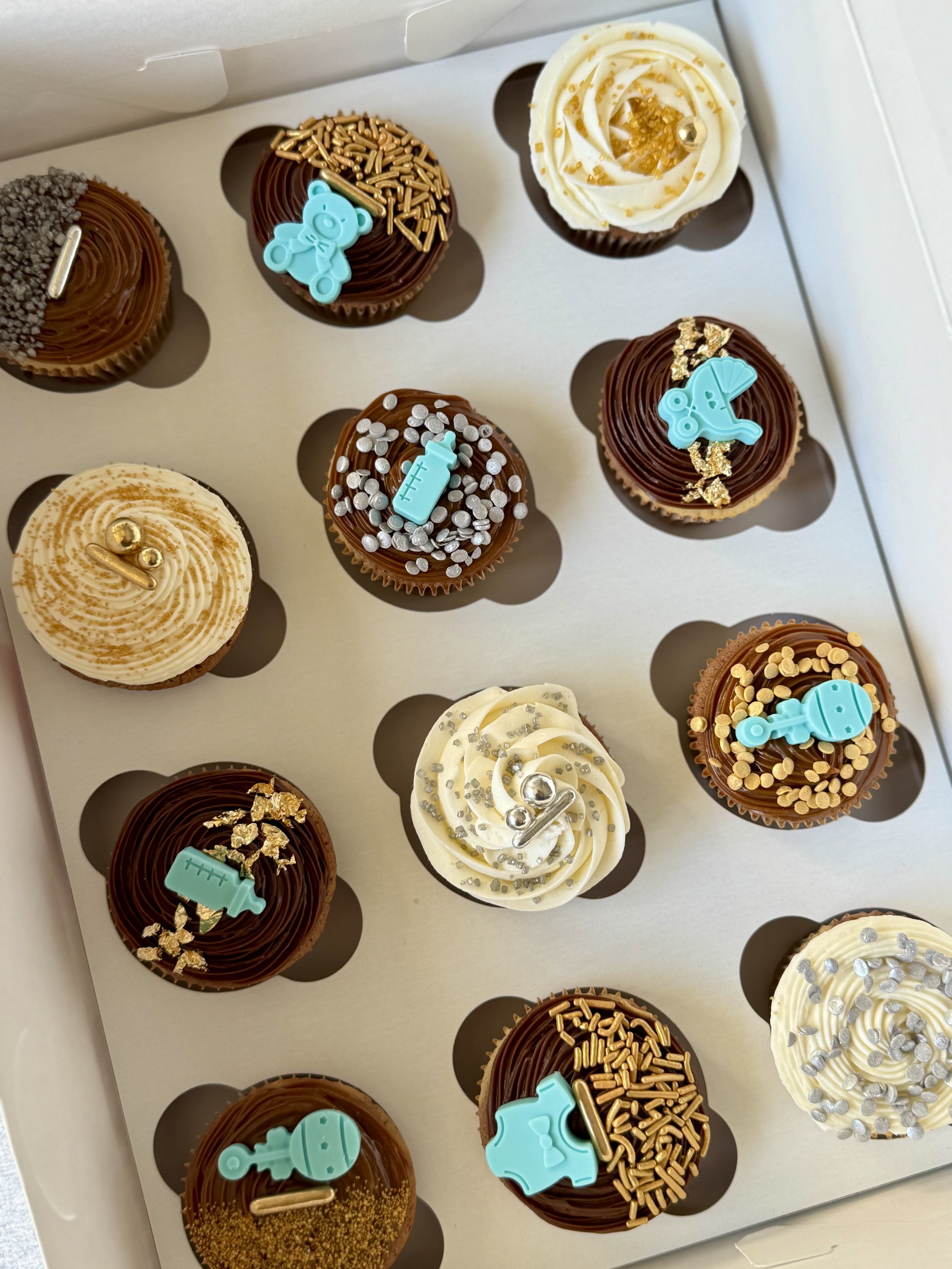 Elegant blue cupcakes for a baby boy event in Montreal