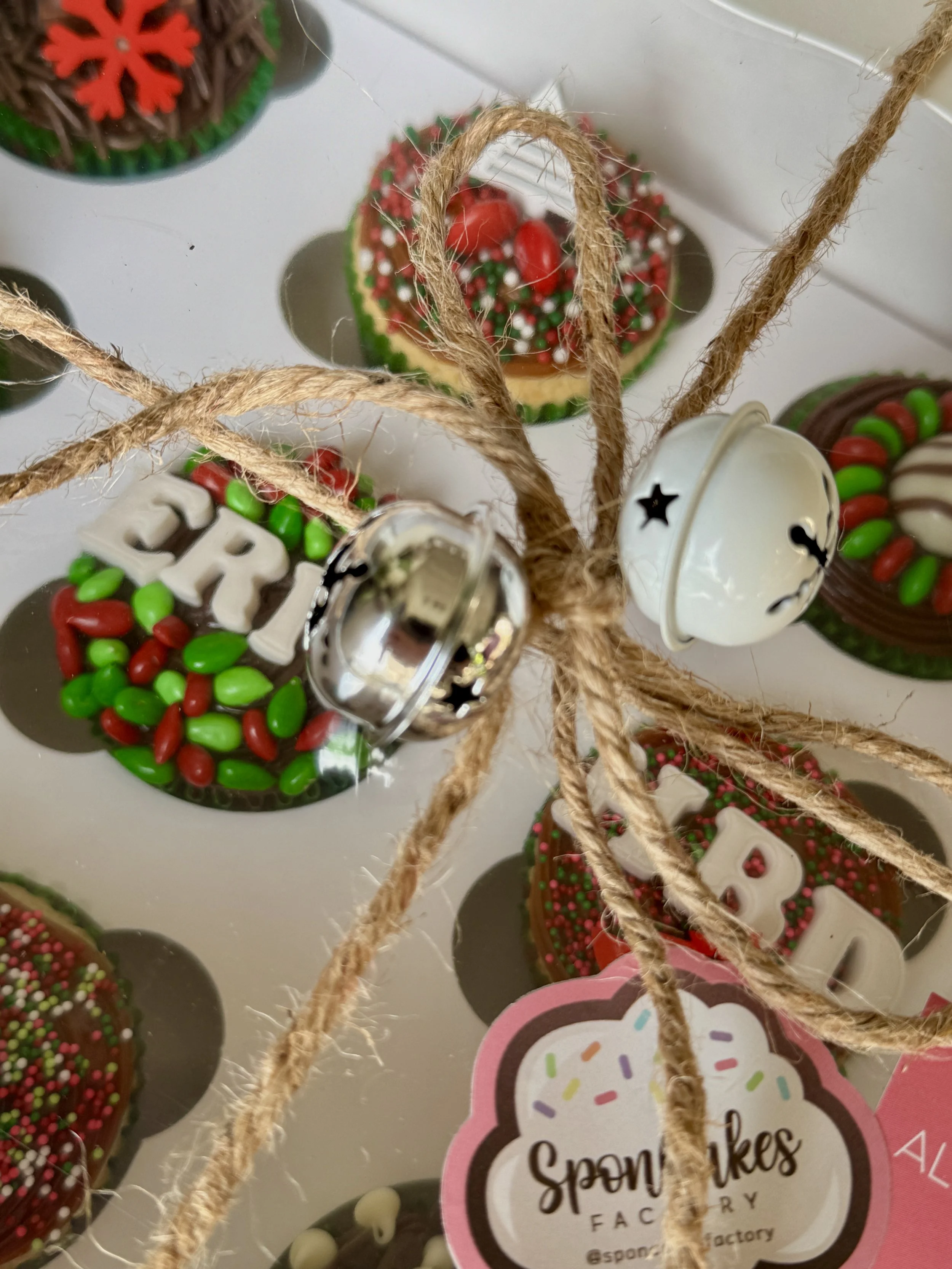 Christmas classic cupcakes, box of 12