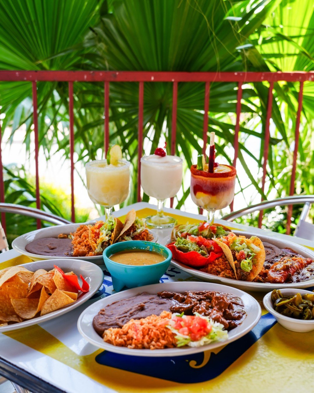 Patio weather is here and it's absolutely perfect! ☀️ Grab your crew and enjoy some fresh Tex-Mex on our patio. See you outside! 

#mamamargies #texmex