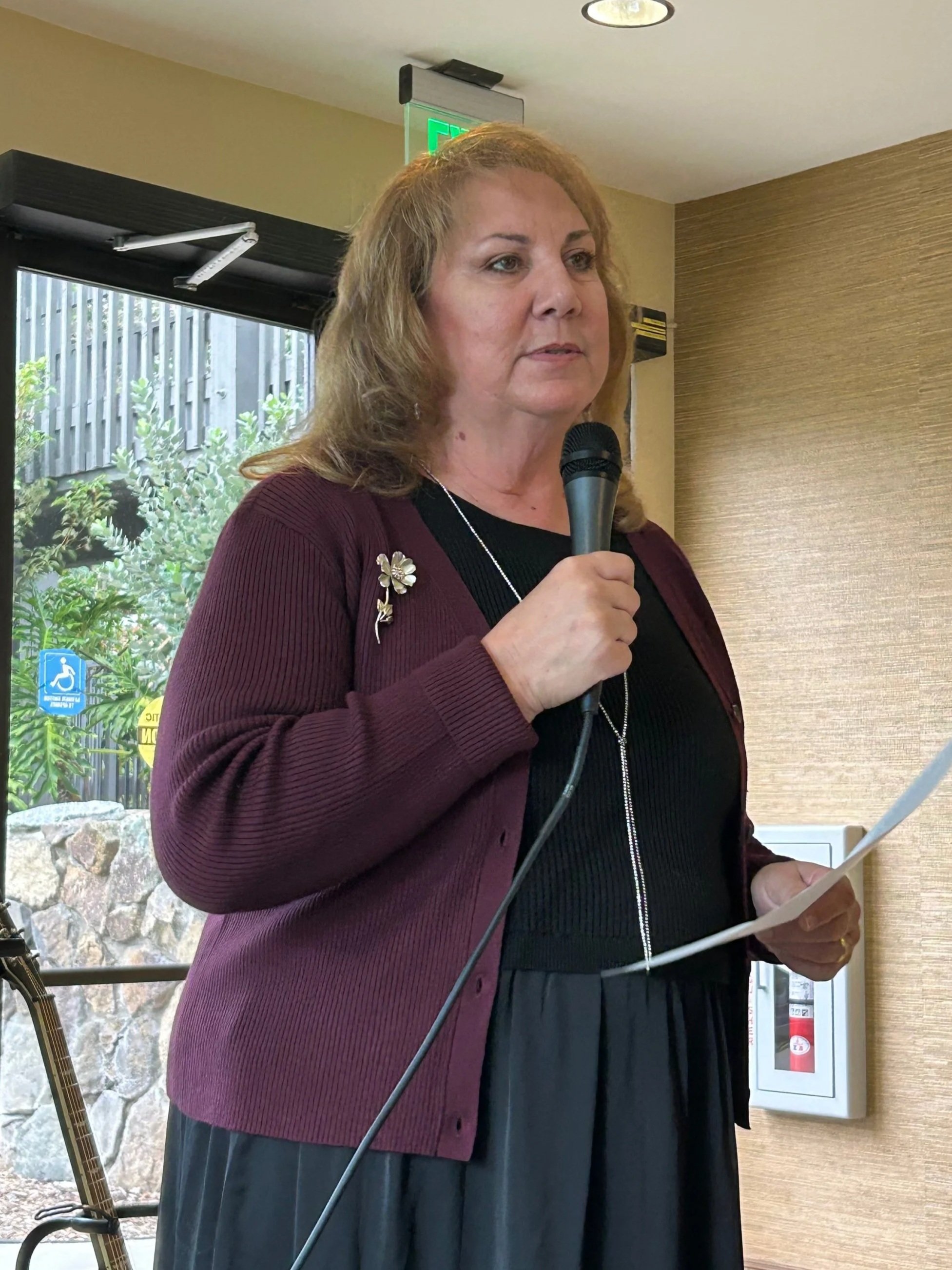 Piano instructor Tracy Lovley introducing students at a San Diego piano recital
