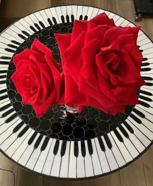 Decorative table with roses inside Lovley Piano Studio