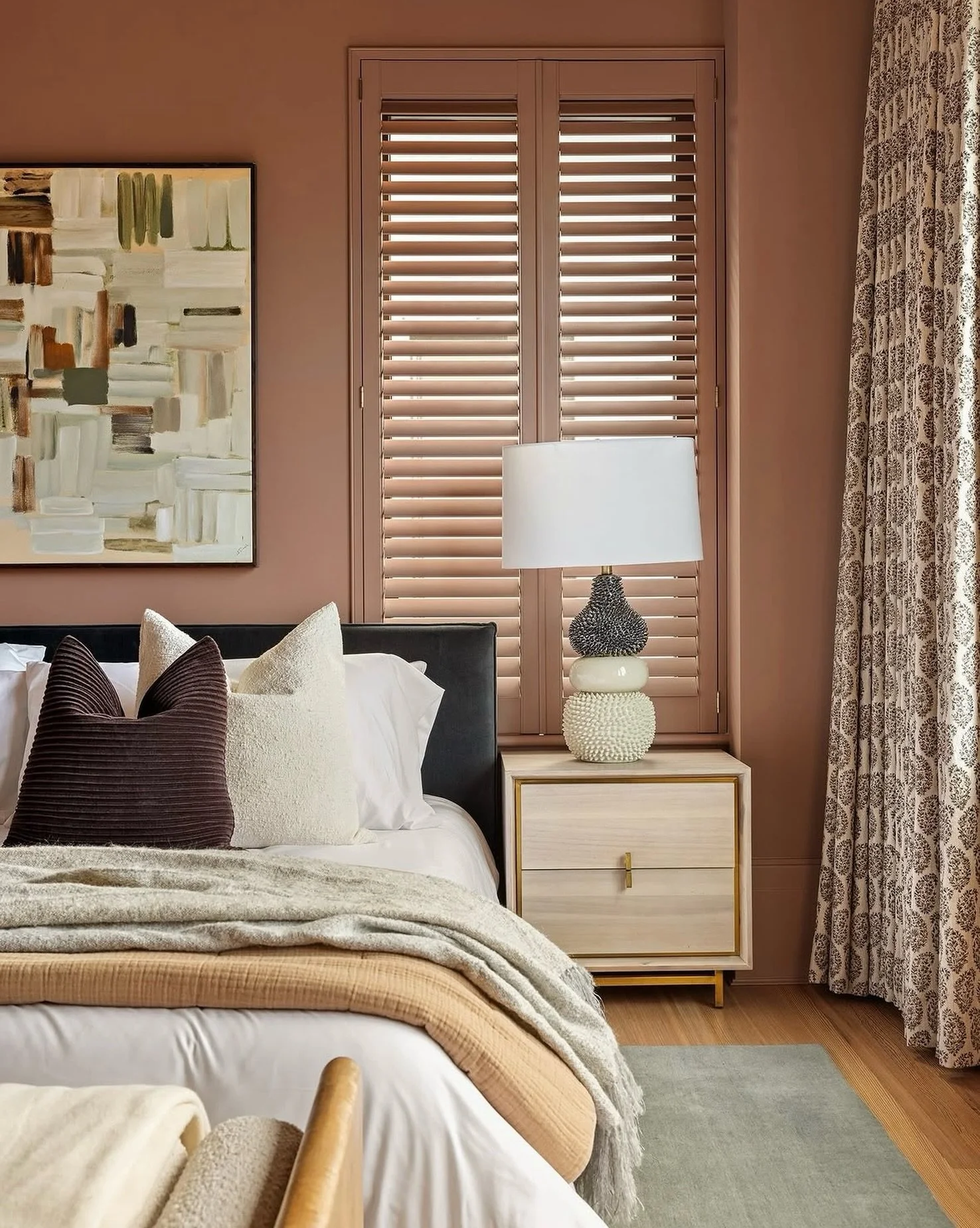 @frophotoinc captures the bedside of our dreams.

Design: @domaineny