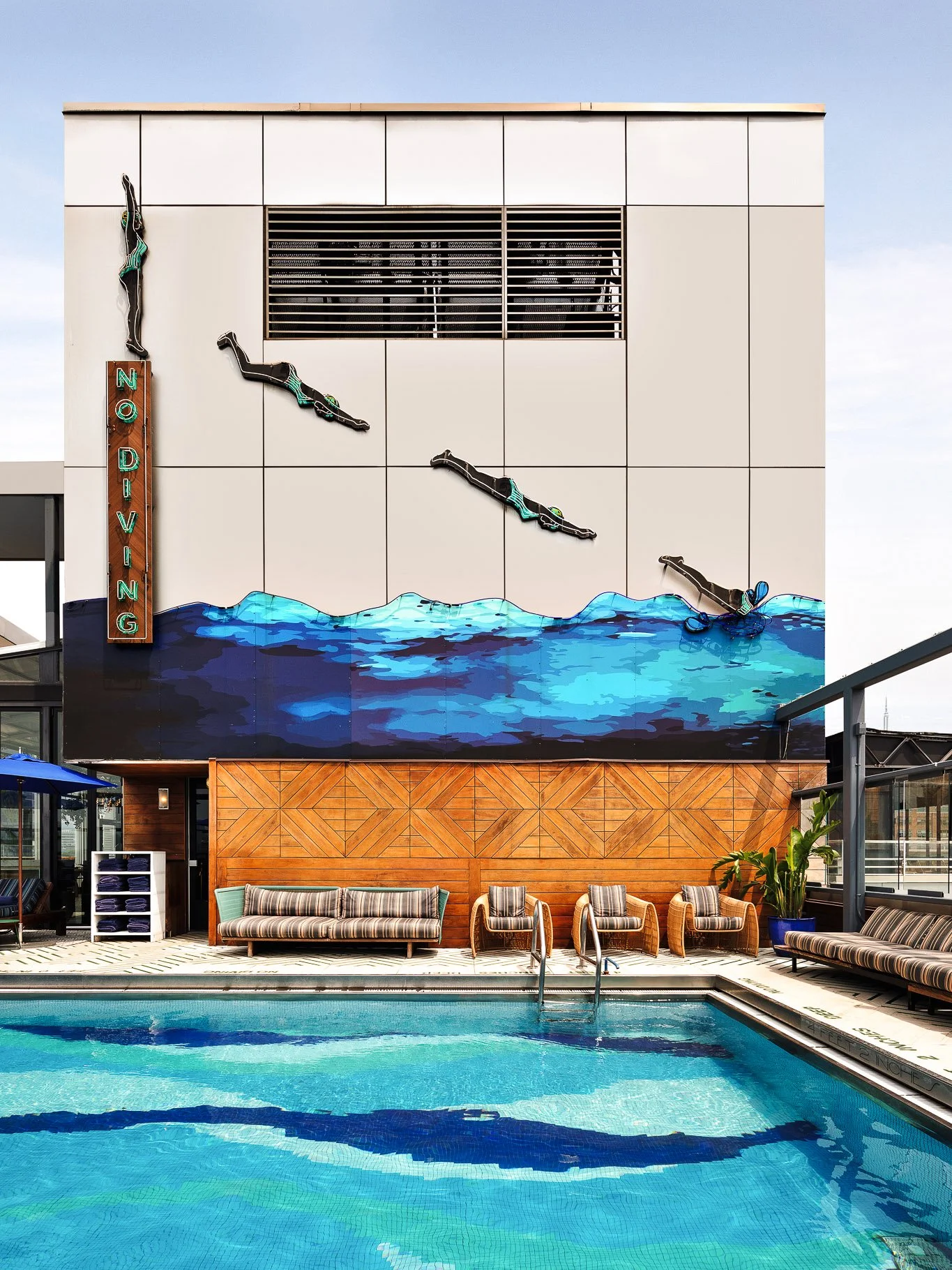 ale - gansevoort hotel facade.jpg
