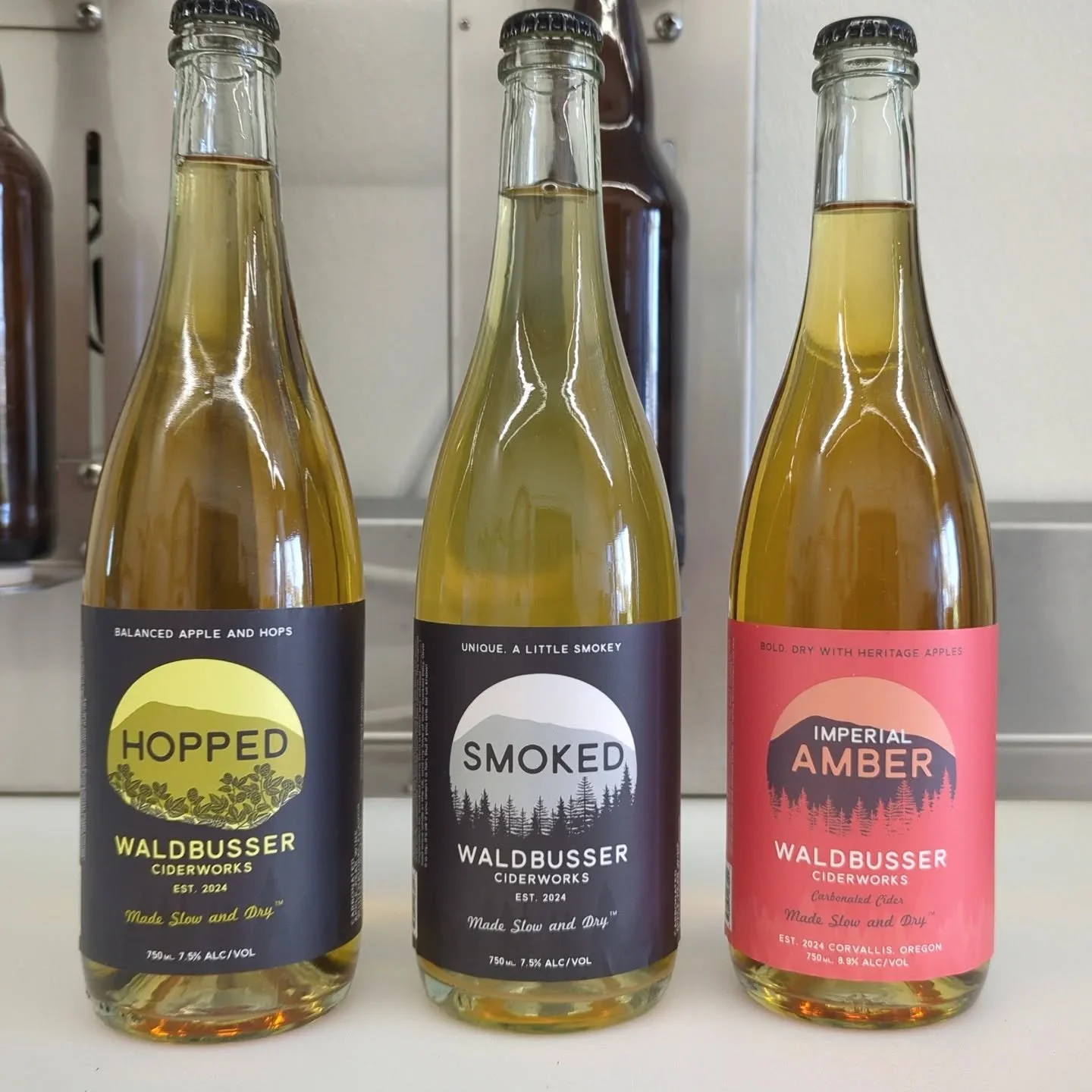 December #ciderclub release. Still time to sign up! 

Imperial Amber, ABV 8.9%, real easy drinker, fruit forward featuring Roxbury Russet, Muscadet, and Brown Snout apples. It's been a hit, in the tap rotation at @thebierelibrary here in Corvallis.

