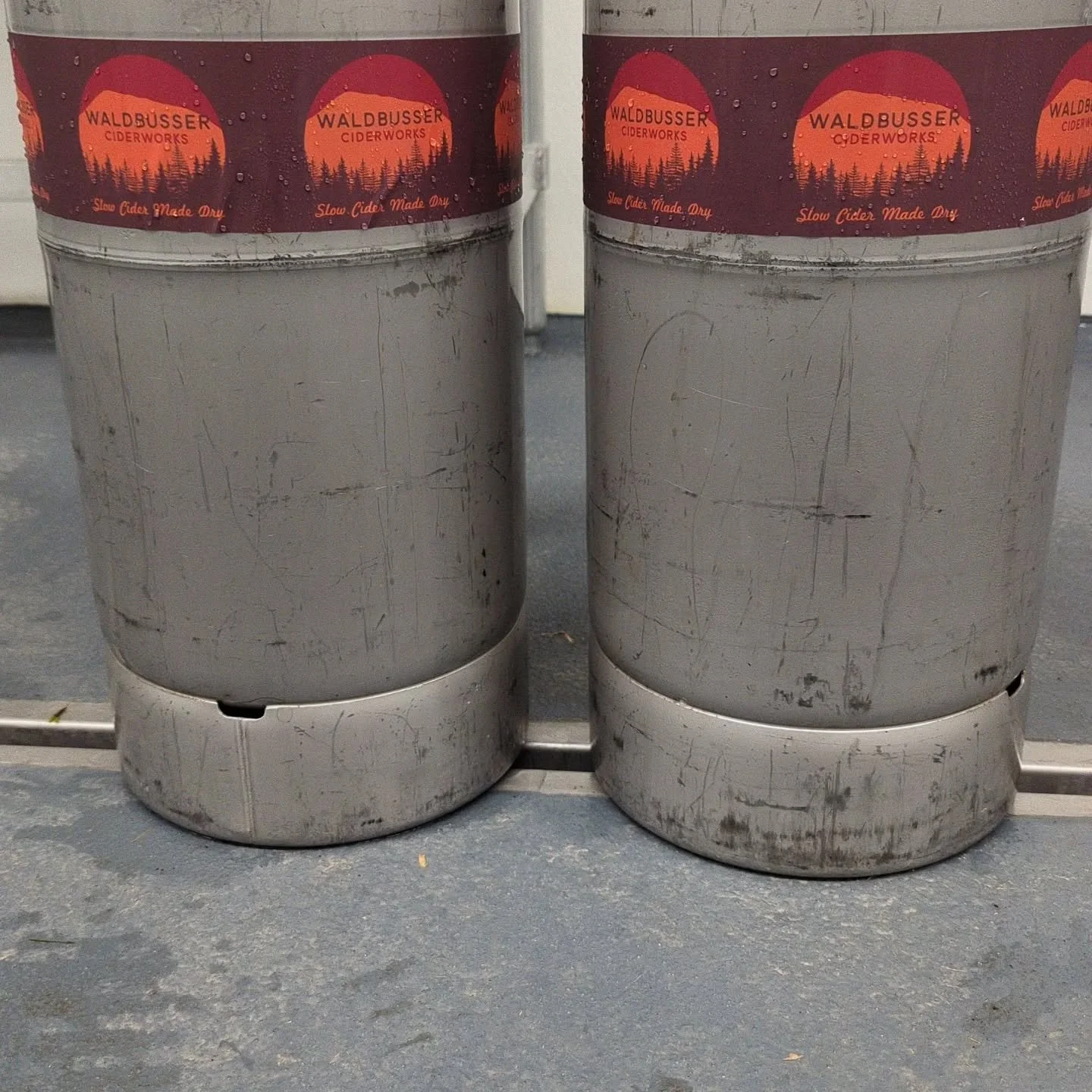 Kegging some Plush #drycider for @thebierelibrary, they'll have it on tap next weekend. Kegging is sooooo much easier than bottling.

Imperial Amber ending its run 😭. Still plenty of bottles for sale on our website or @firstaltcoop but sadly only on