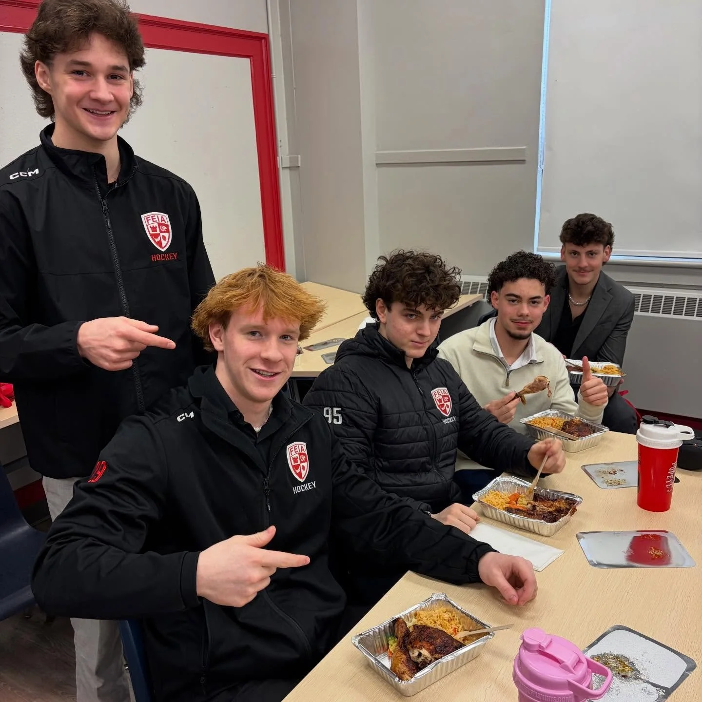 Fueling up the @feiahockey team for a weekend of games ahead 🔥

Our athletic meal prep delivers:

✅ High-quality proteins that build strength
✅ Balanced nutrition that fuels peak performance
✅ Portions sized for serious athletes
✅ Taste that&rsquo;l