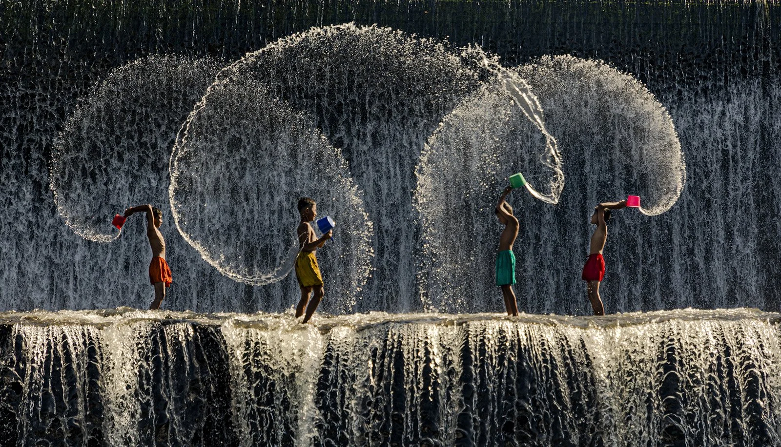 2nd place – Messing about on the river – Bill Powrie