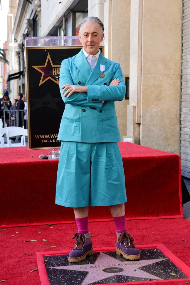 alan-cumming-received-a-star-on-the-hollywood-walk-of-fame-v0-q7he6zqohccg1.jpg.webp