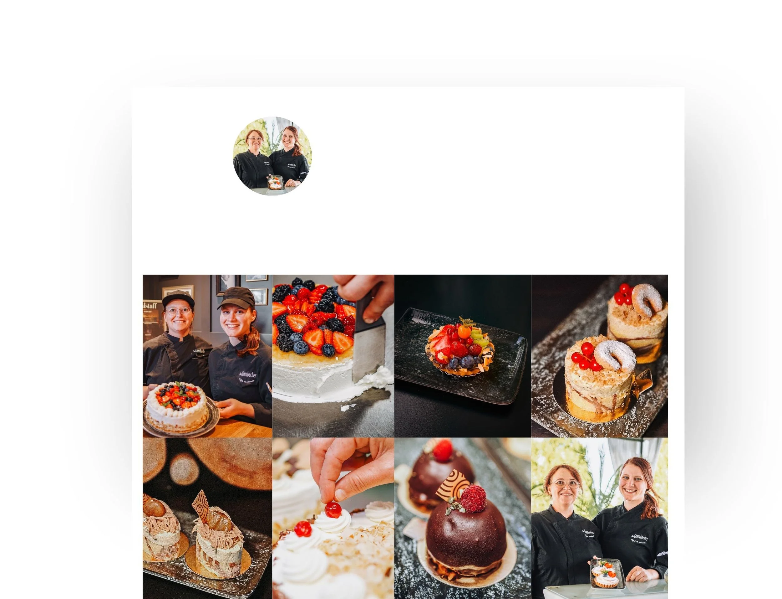 Zwei Frauen in schwarzer Kochuniform, halten einen Kuchen mit Früchten. Mehrere Bilder von verschiedenen Kuchen und Torten mit Früchten, Desserts und Süßigkeiten, sowie Porträts von Menschen in Küchenumgebung.