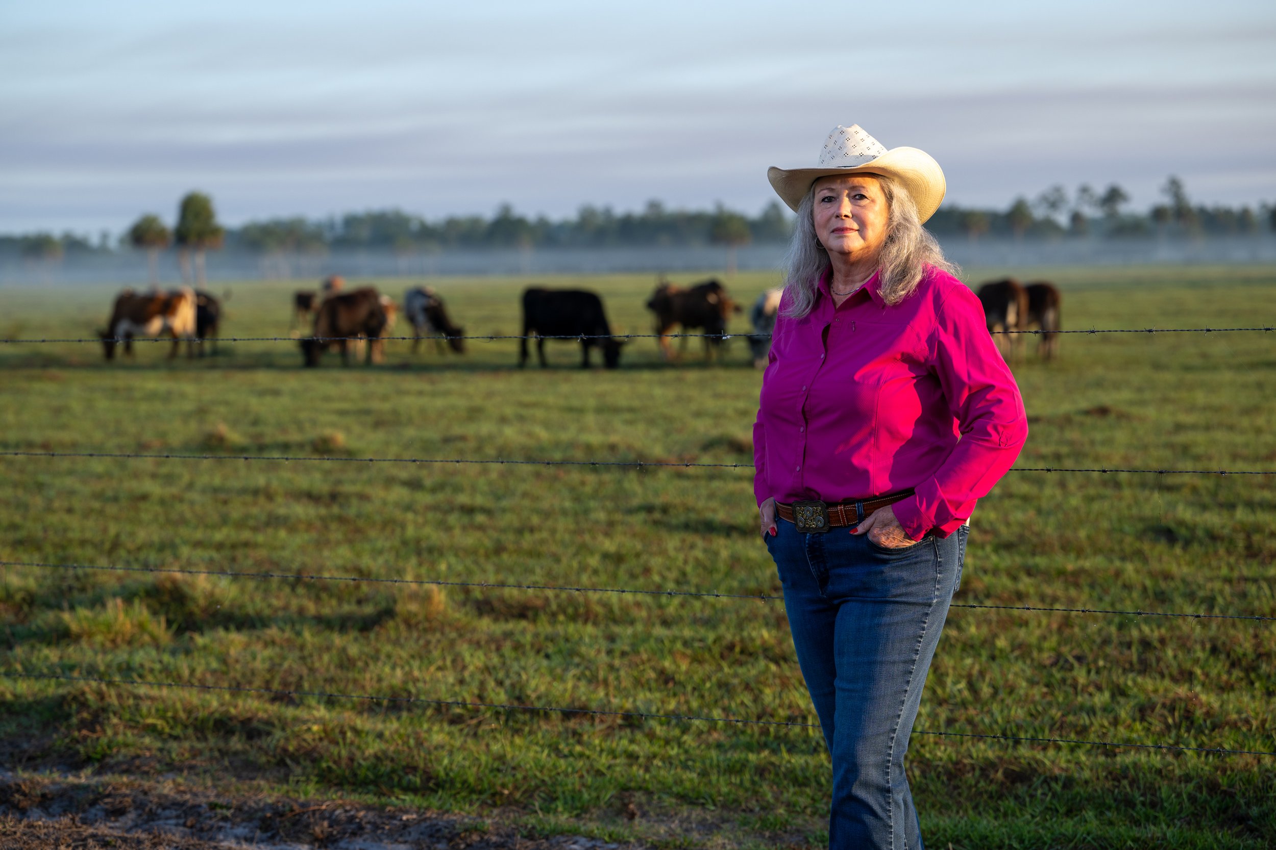 26_woman_cattle_background_DSC_3499.jpg