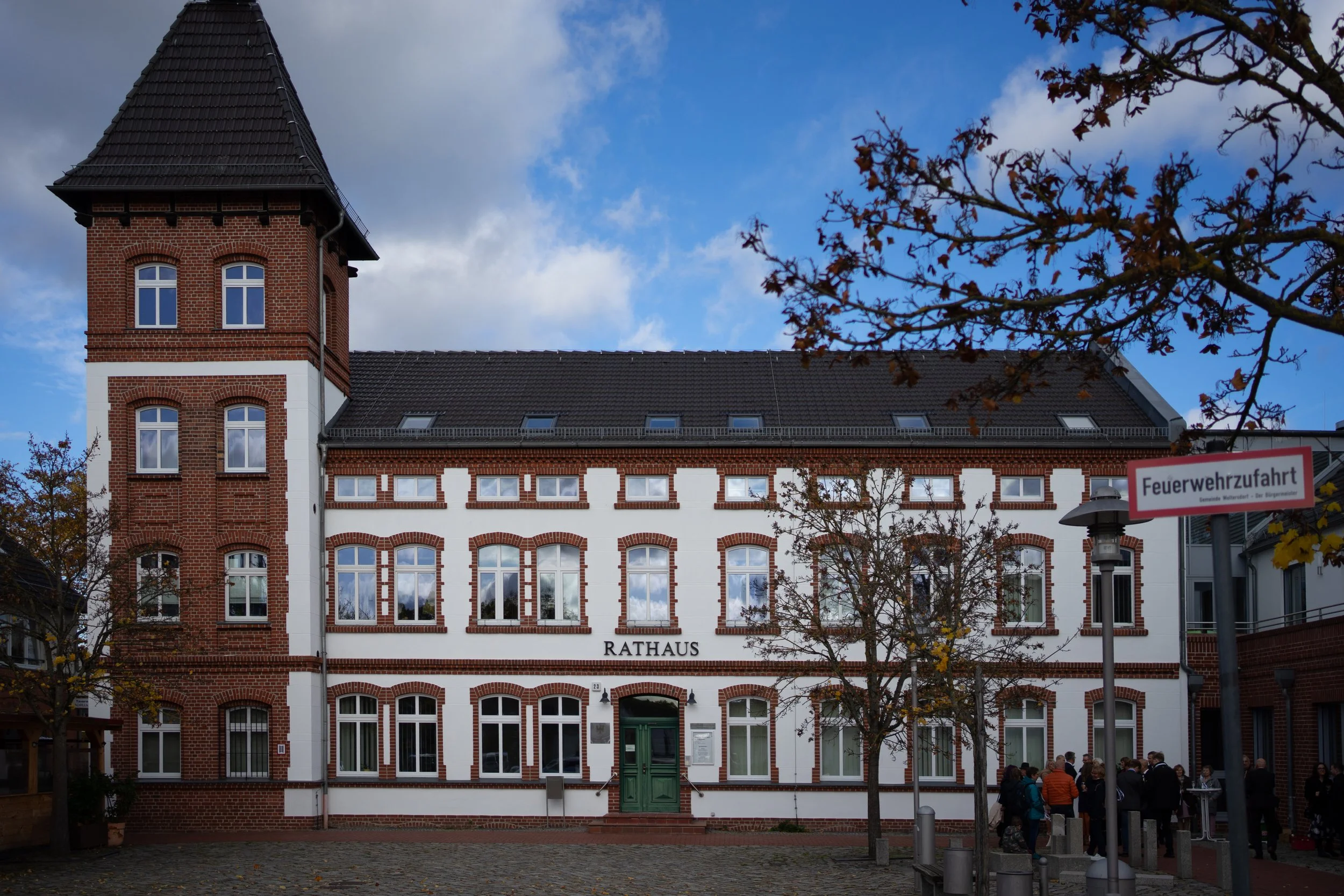 Außenansicht Standesamt Woltersdorf während einer Hochzeit