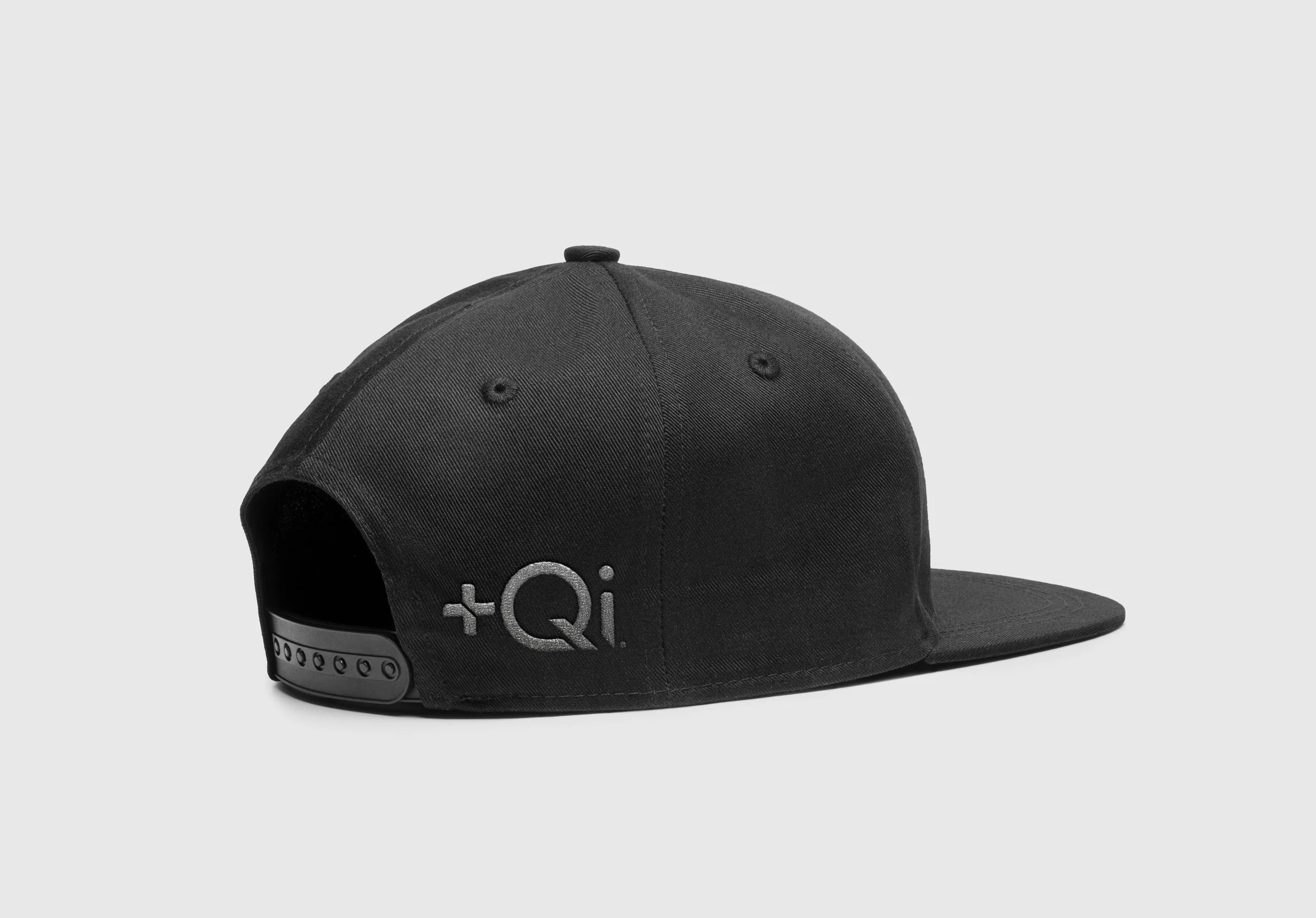 +QI_Snapback Cap_lateral copy.jpg