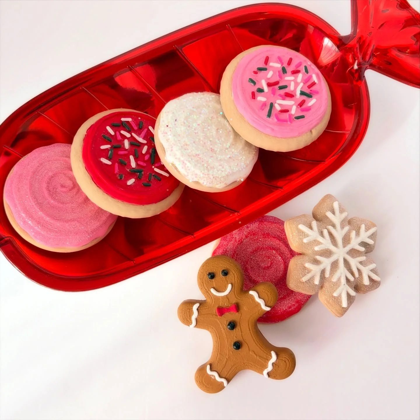 You will need a paint brush to make these cookies ❤️😬

Our Christmas cookie blanks and kits are now available in my Etsy store and they are on sale for a limited time. 

DIY Cookie ornaments will be coming soon! ❄️☃️🍪