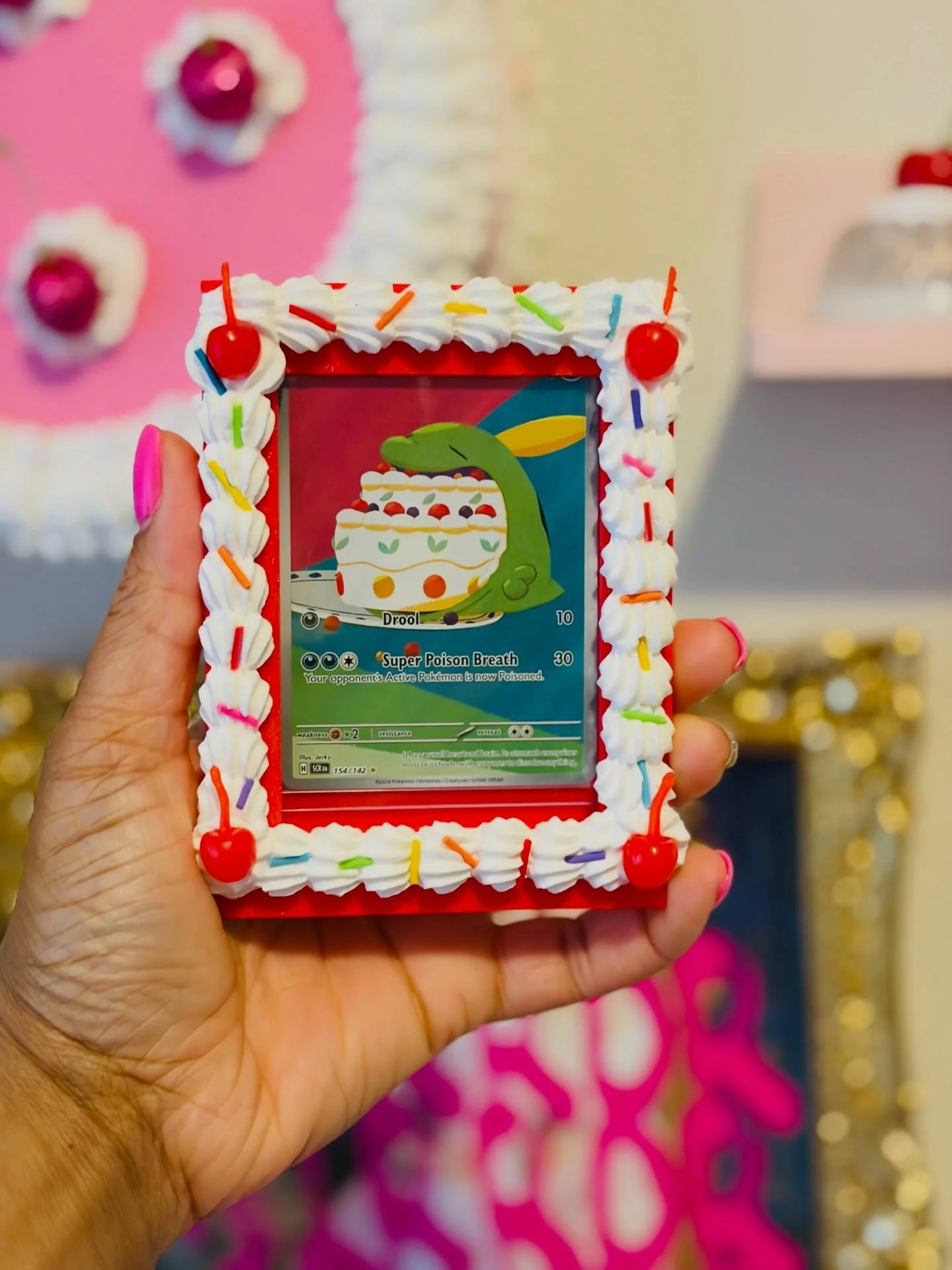 GOTTA CATCH &lsquo;EM ALL !

Looking for somewhere &ldquo;sweet&rdquo; to hold your Pok&eacute;mon cards well now you have one!

Tag your favorite Pok&eacute;mon card collector 👀

SN: I&rsquo;m obsessed with Gulpin stuffing a whole cake in its mouth