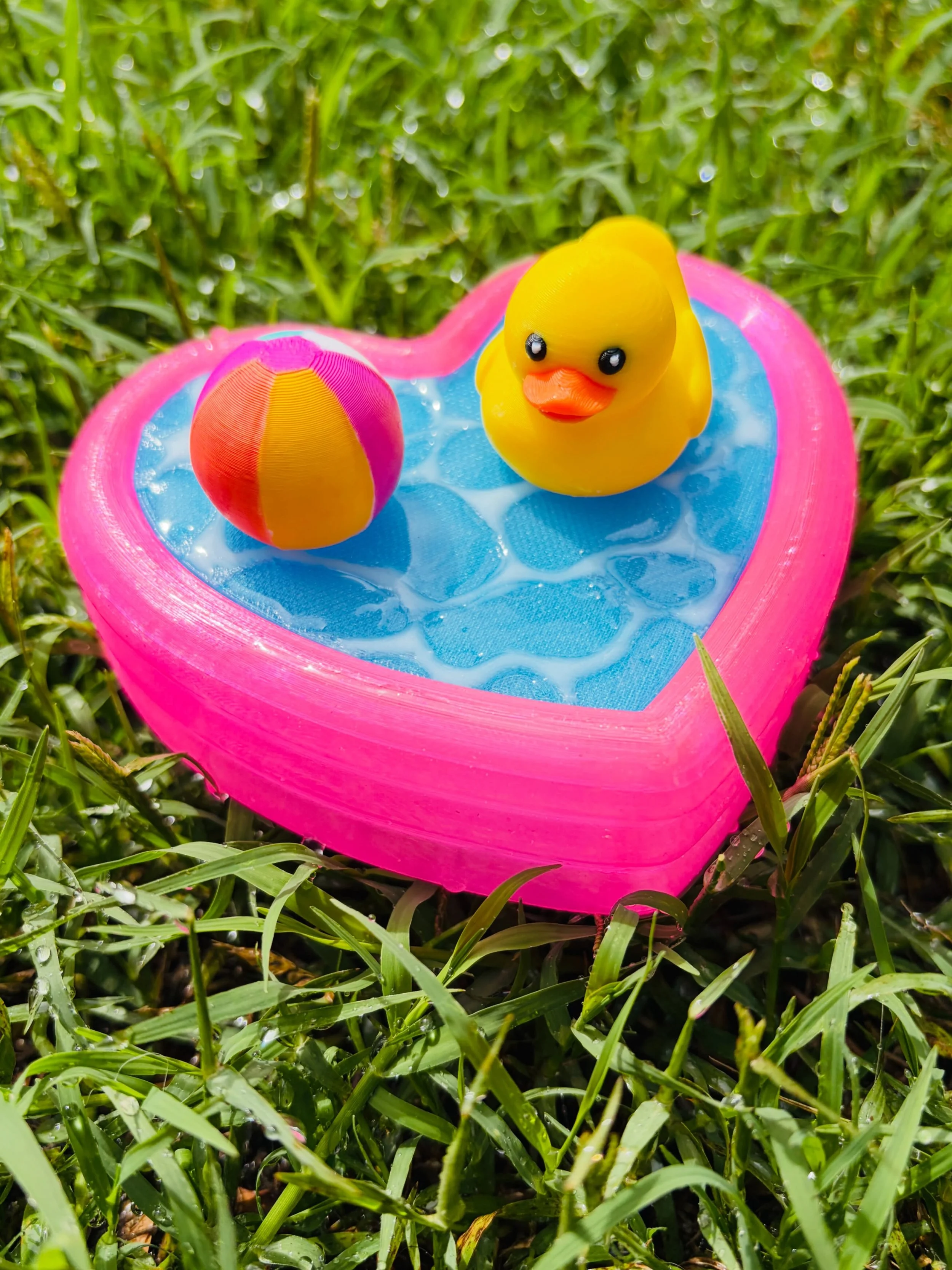 Hot Barbie summer but make it miniature 💦🩷☀️

I made the cutest trinket dish inspired by inflatable pool toys, sunny afternoons, tiny floaties, and full dopamine decor energy ✨🐥

Complete with glossy &ldquo;water,&rdquo; a tiny ducky, and the cute