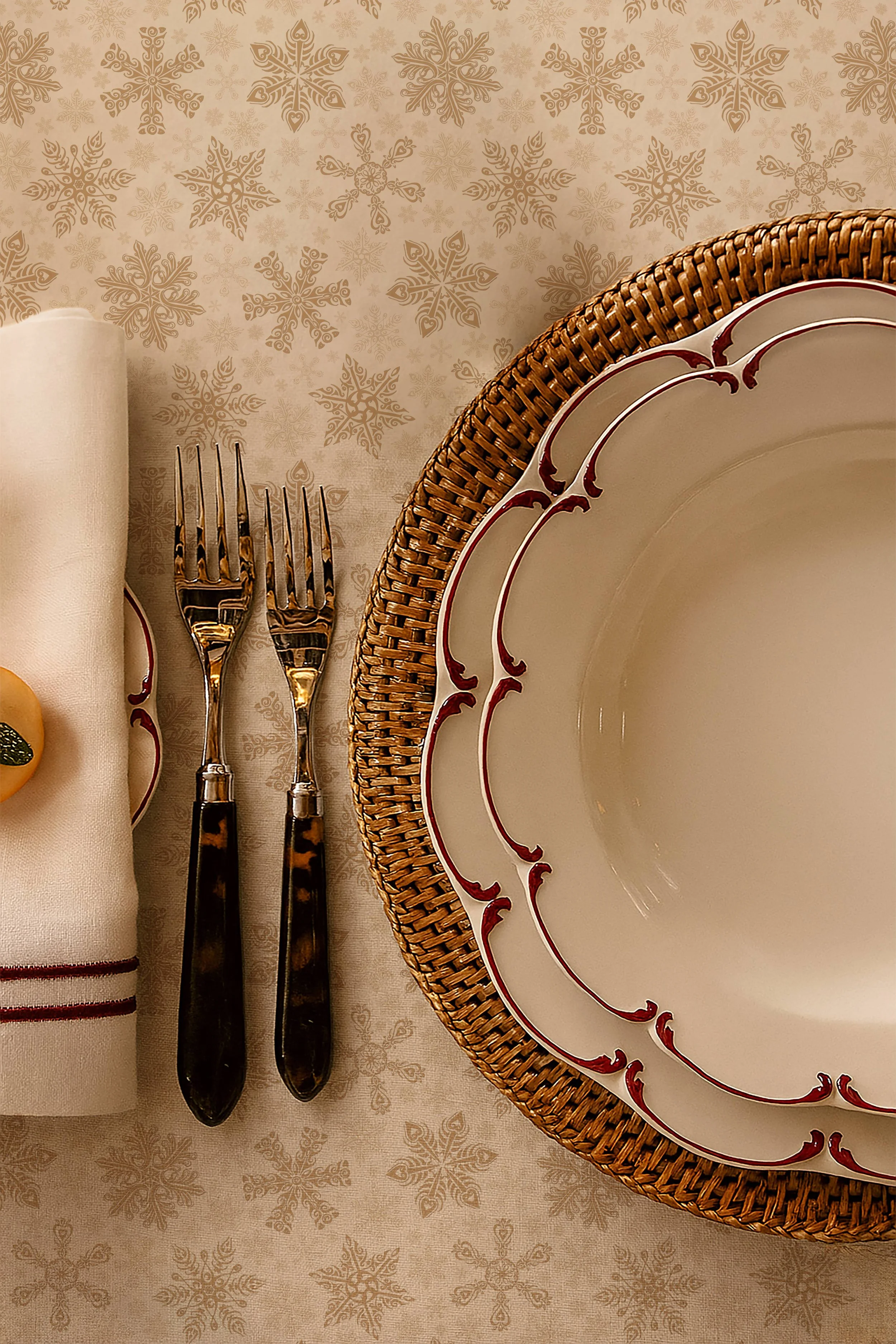 Snowflakes-TableCloth_WinterVibes.jpg