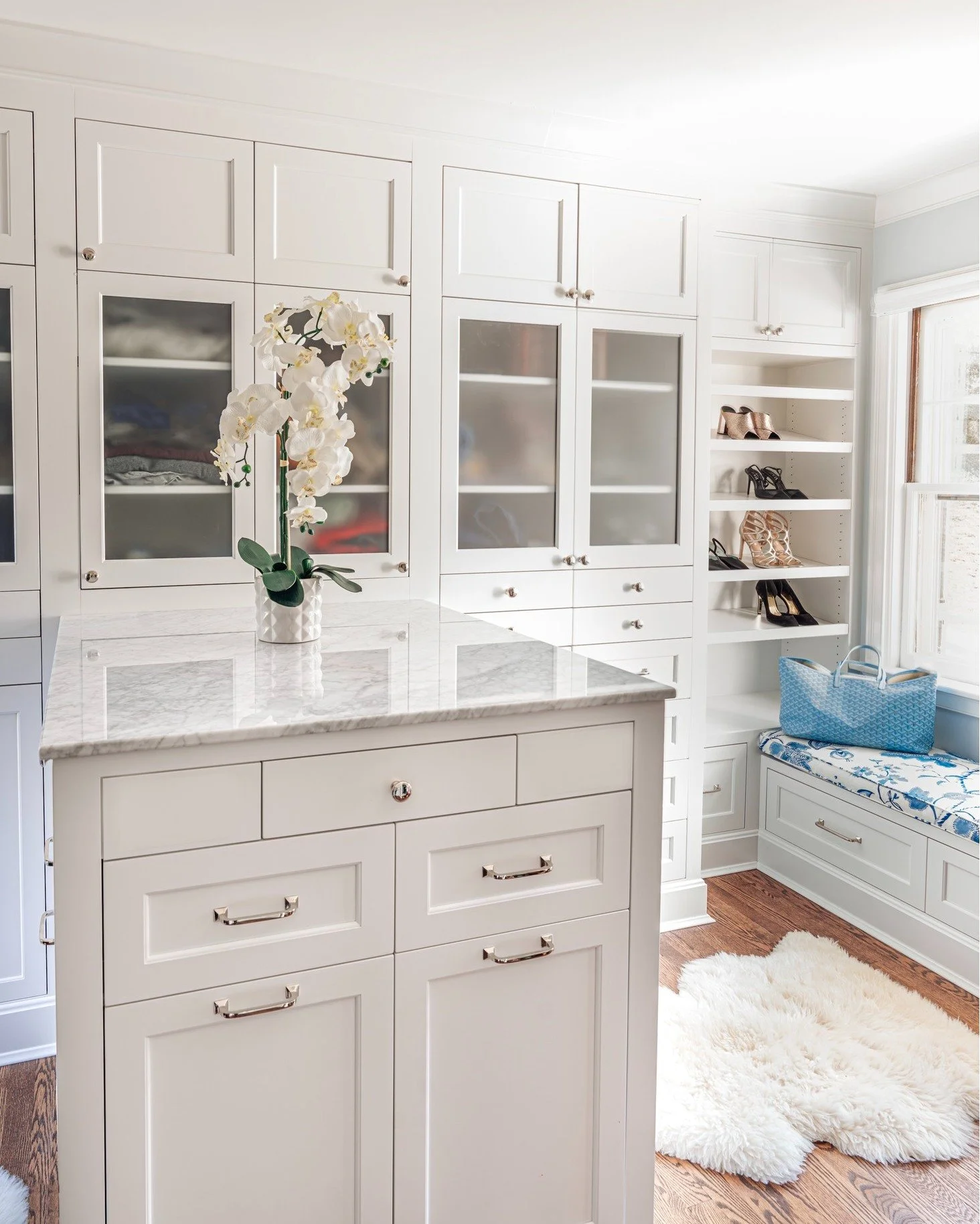 Weekends are for slowing down and treating yourself&mdash;this luxury walk-in closet, complete with a cozy custom window seat, is the perfect spot to pause, recharge, and start the week feeling your best.

Photography: @kwdcreative 

#Windinglaneinte