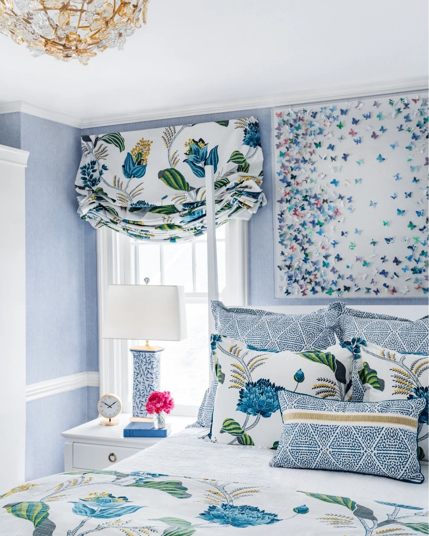 The soft blues and golden touches make this bedroom feel cozy but still a little bit special&mdash;like the perfect mix of calm and charm.

Photography: @kwdcreative 

#WindingLaneInteriors #TimelessDesign #cincinnatiinteriordesign #HydePark #Bespoke