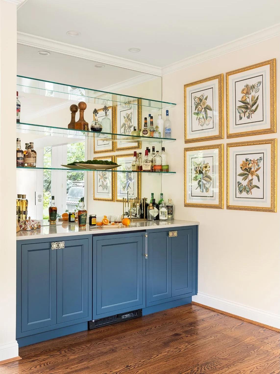 It&rsquo;s time to celebrate the holidays in style! This newly designed custom bar area made our clients&rsquo; large living room so much more functional, elegant, and fun! Cheers to beautiful design! 📷 @haileybollingerphoto 

#windinglaneinteriors 