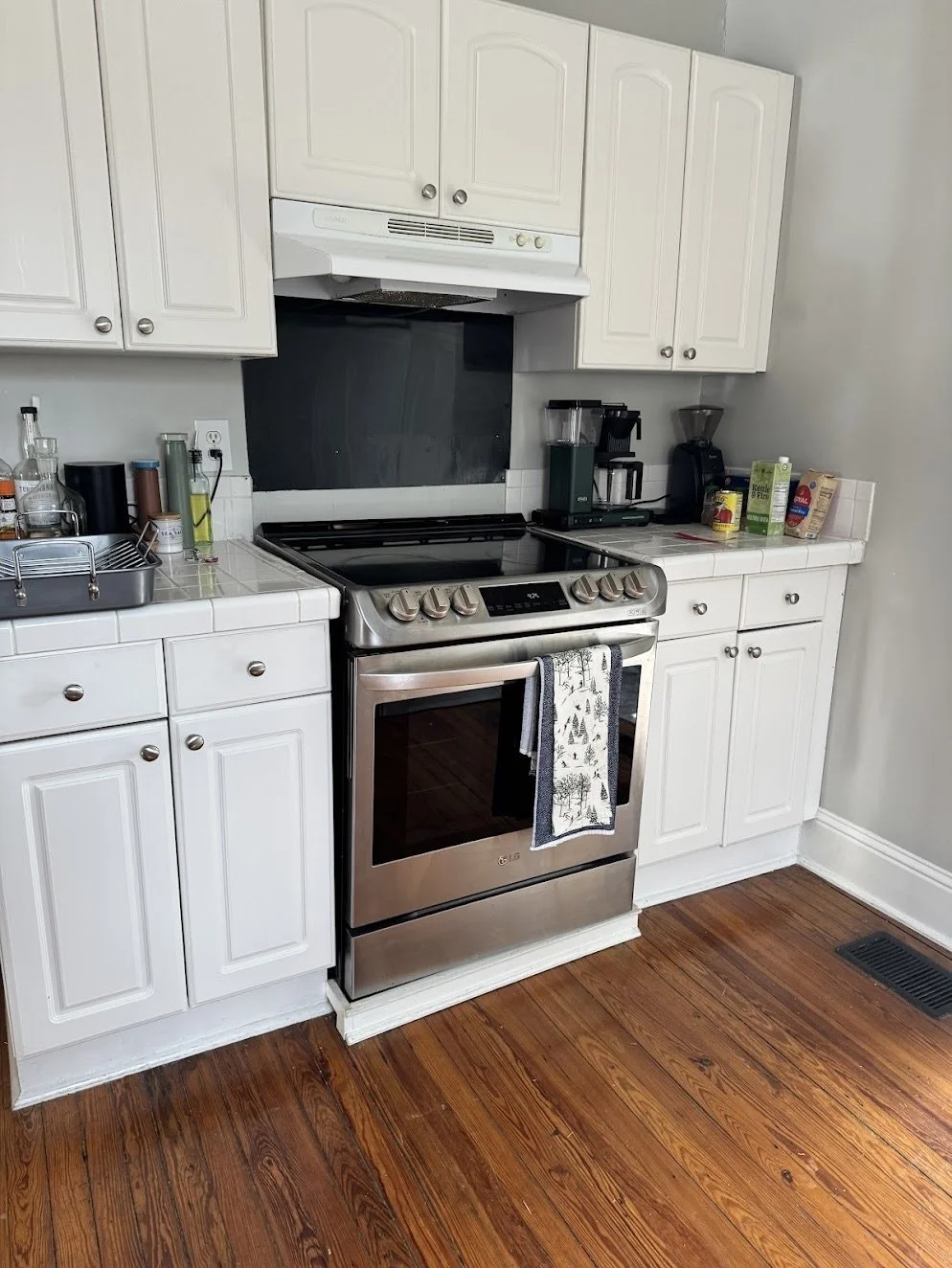 Eklins Kitchen Stove Before.jpg