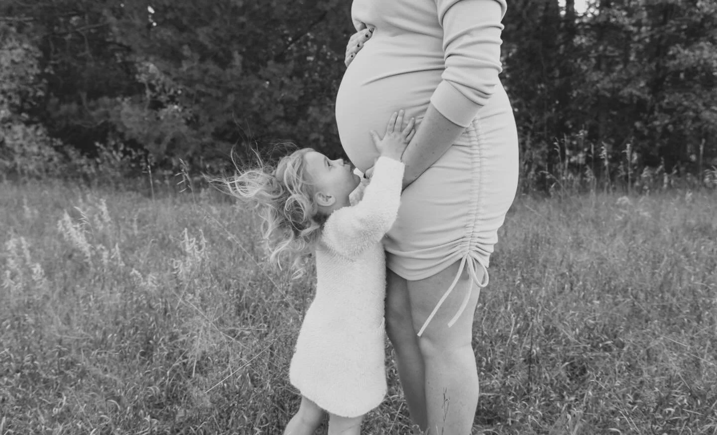 Little darling kissing her soon to be born sister 

#familyphotography #photographers #photo #portrait