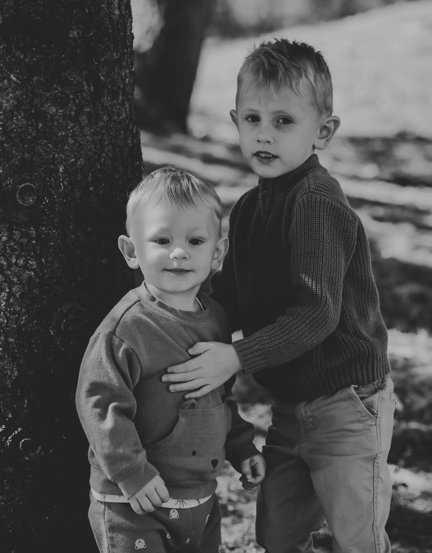 When kids are demonstrated to love your siblings instead of hate they are a lifetime built in friends. 

#blessed #photographie #siblings #familyphotography